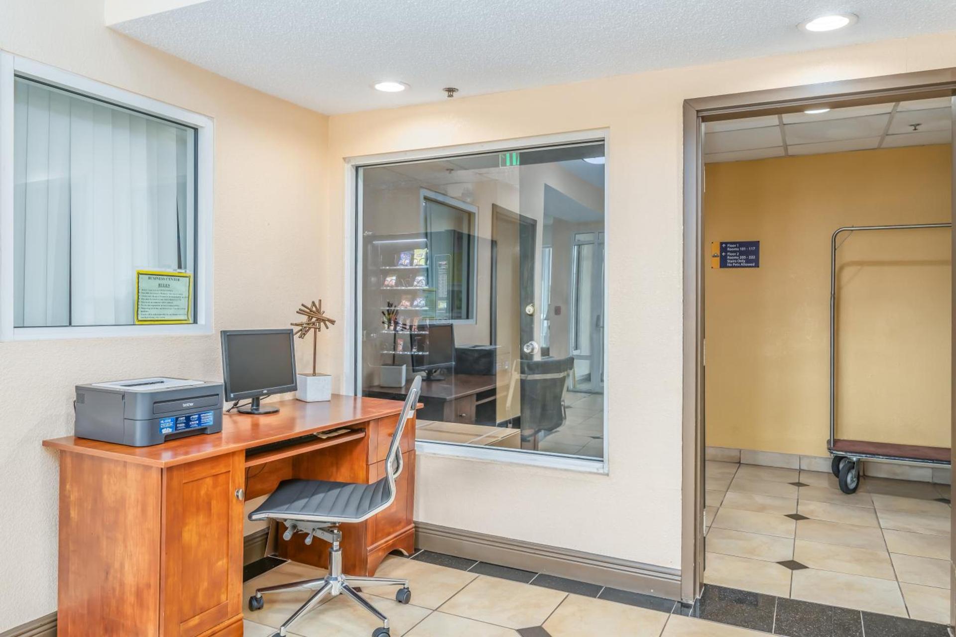Days Inn by Wyndham Coliseum Montgomery AL photo 23