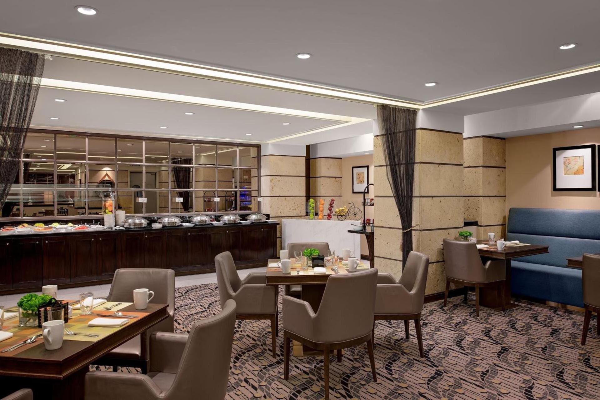 Sheraton Universal photo 60