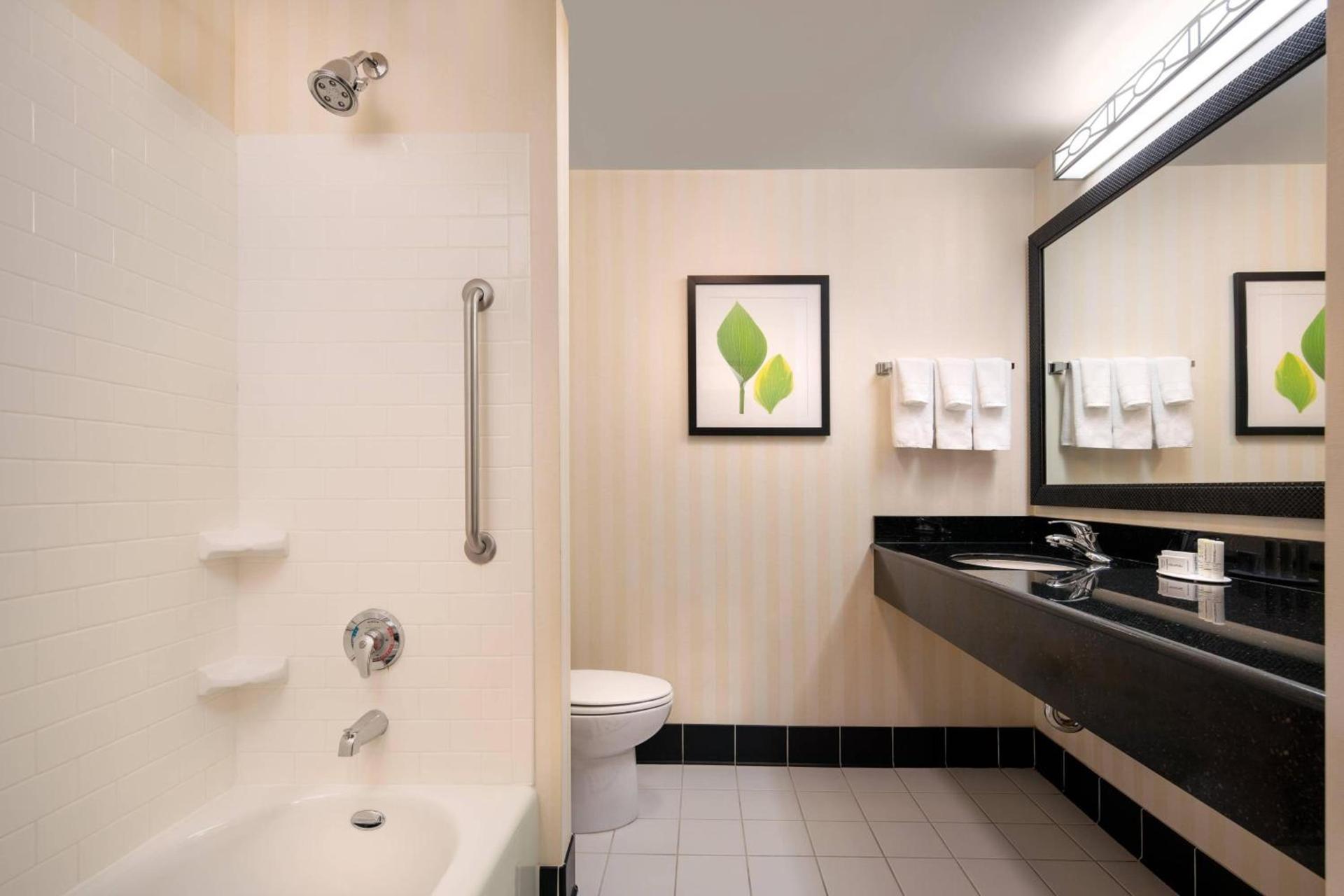 Fairfield Inn & Suites Redding photo 8