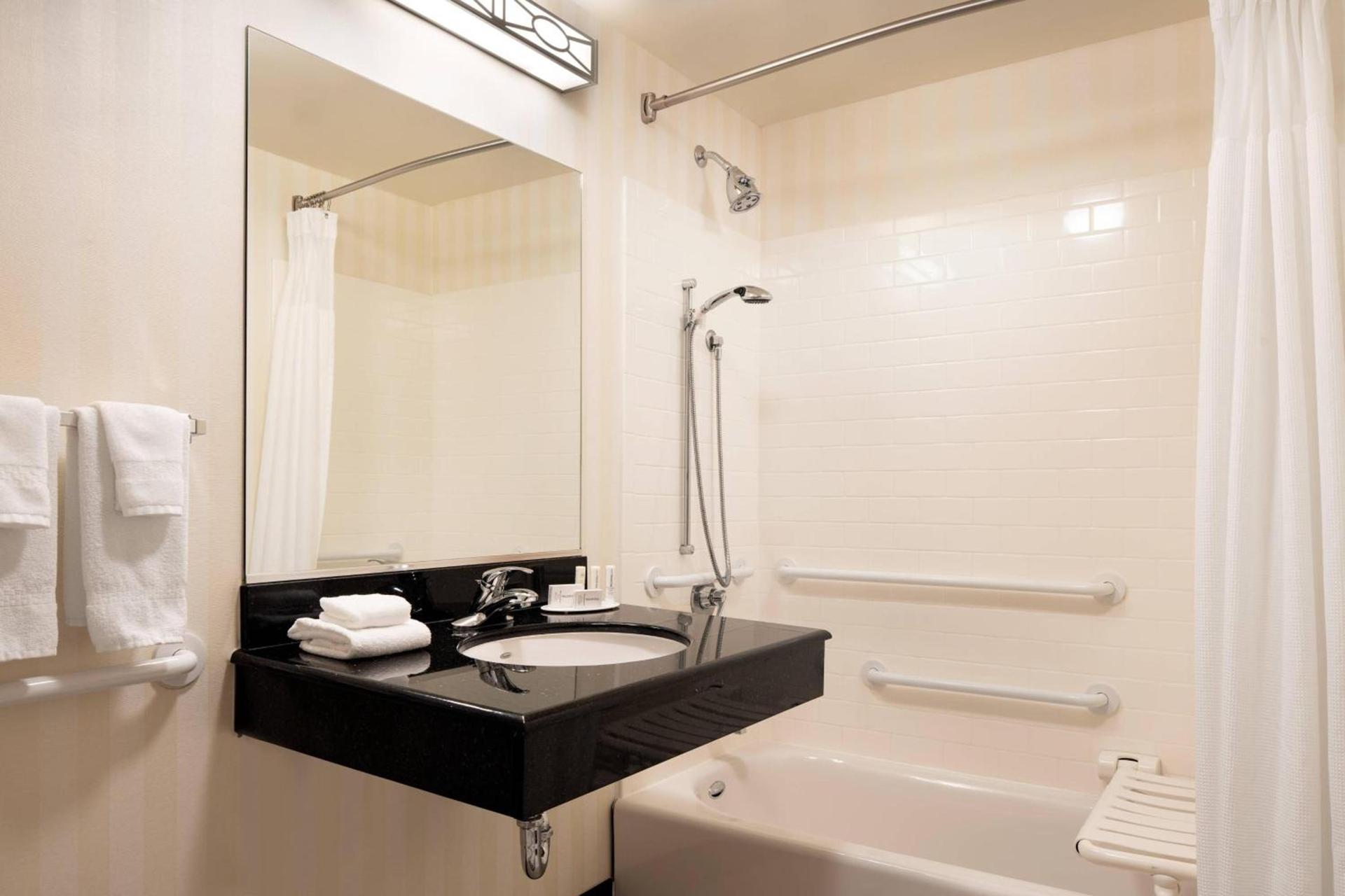 Fairfield Inn & Suites Redding photo 9