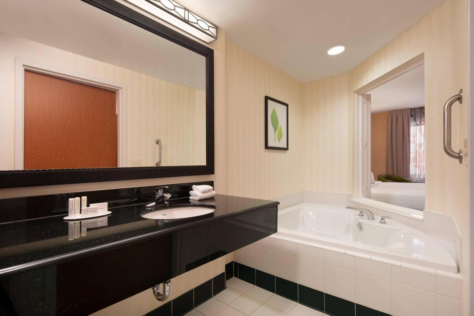 Fairfield Inn & Suites Redding photo 14
