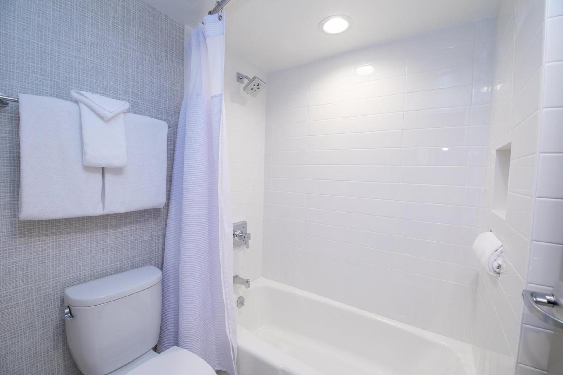 Crowne Plaza Providence-Warwick (Airport) by IHG photo 68