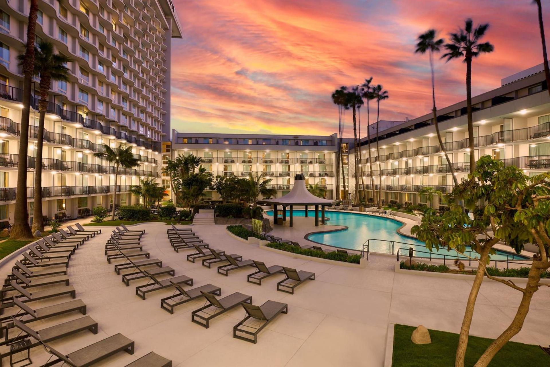 Los Angeles Airport Marriott photo 56