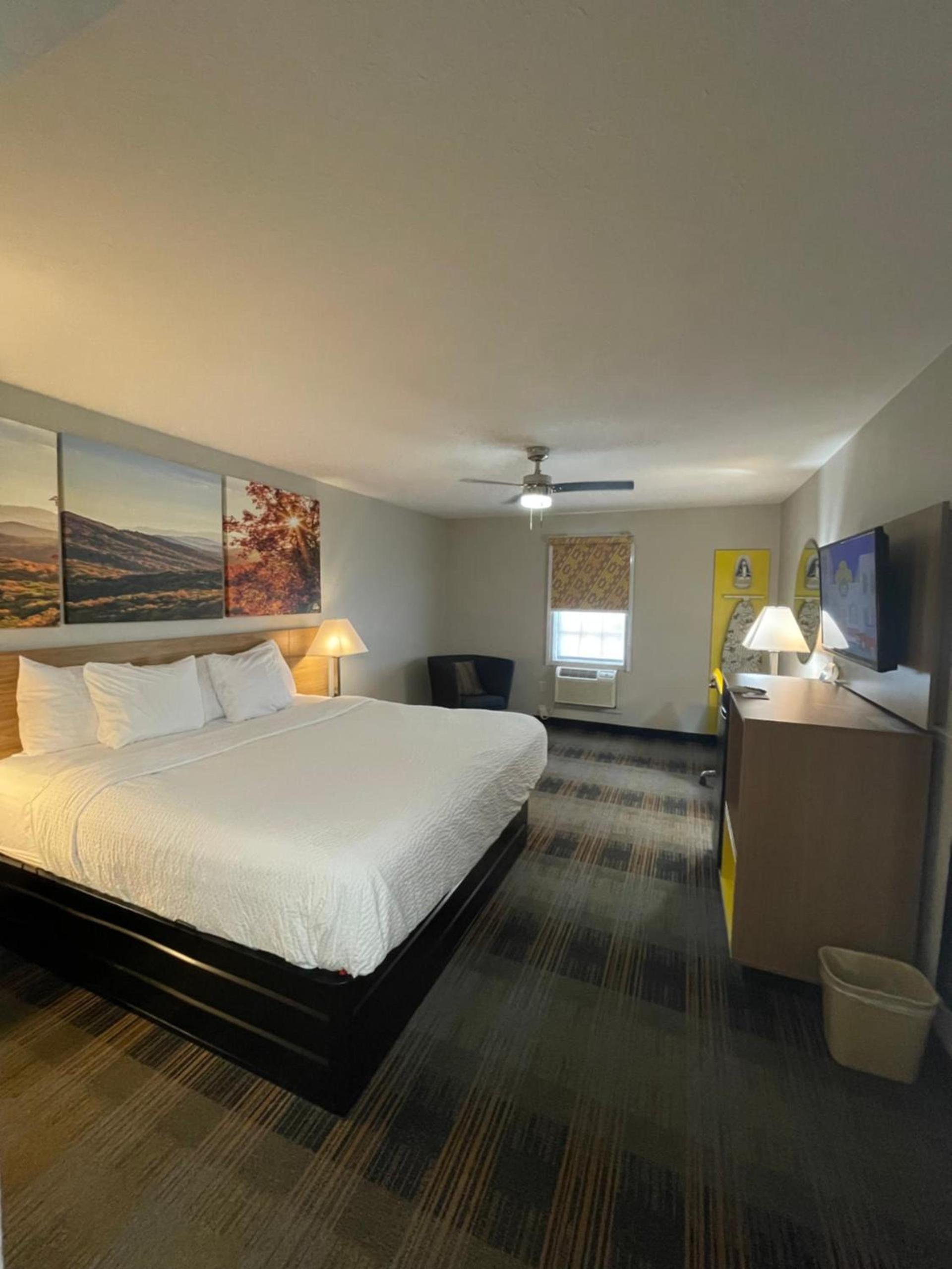 Days Inn by Wyndham Holladay photo 41