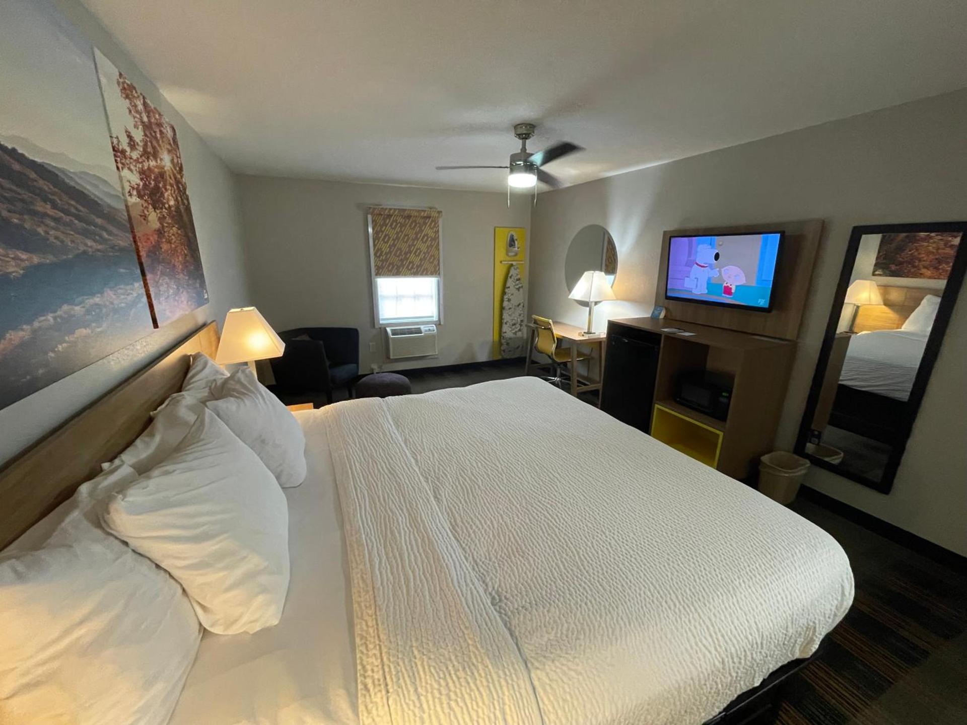 Days Inn by Wyndham Holladay photo 42