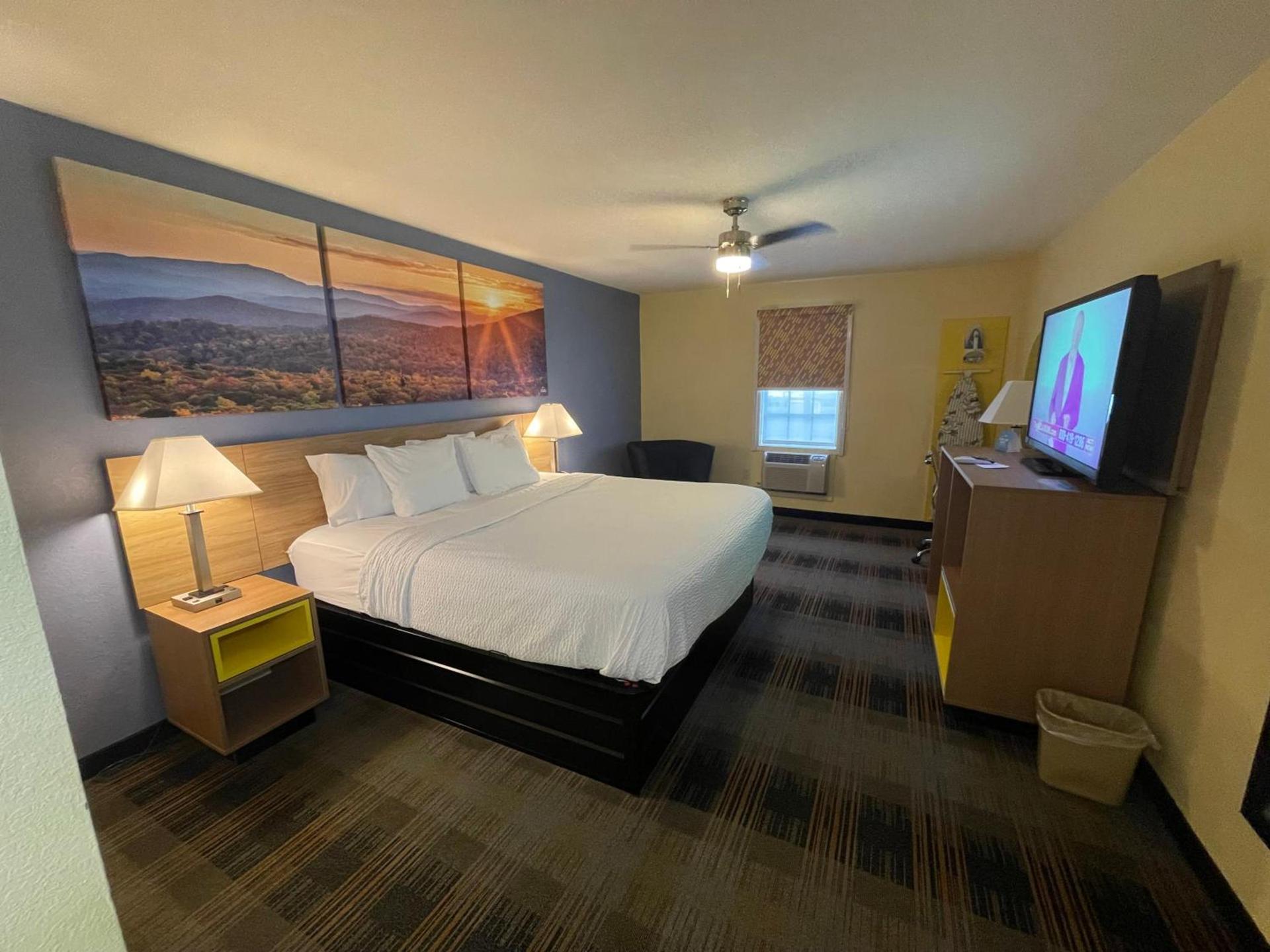 Days Inn by Wyndham Holladay photo 43
