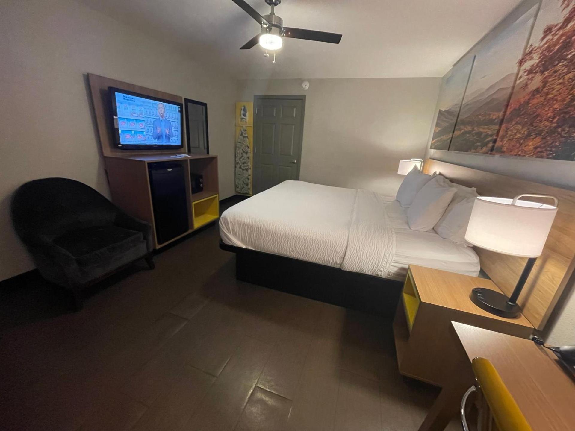 Days Inn by Wyndham Holladay photo 49