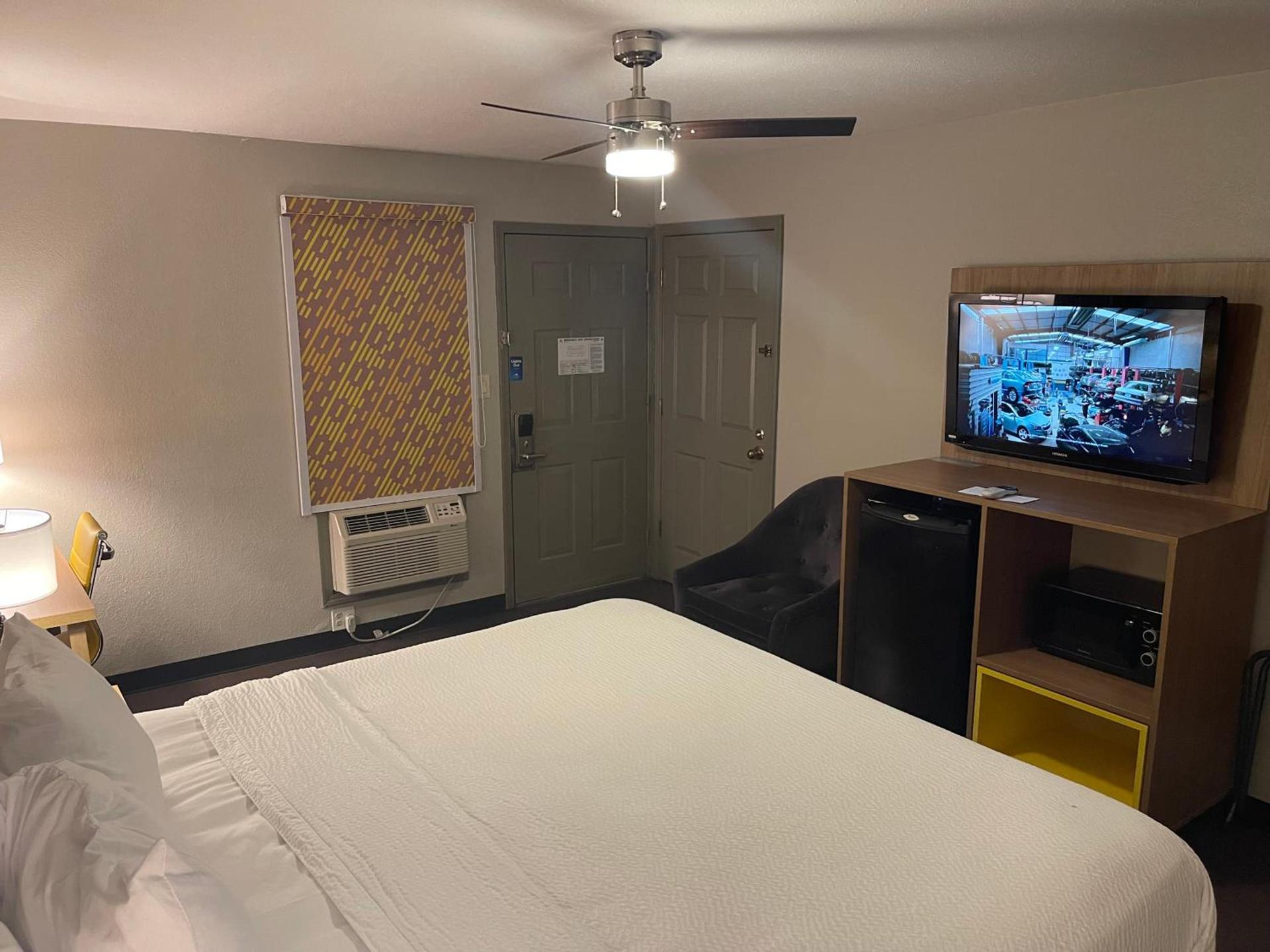 Days Inn by Wyndham Holladay photo 50