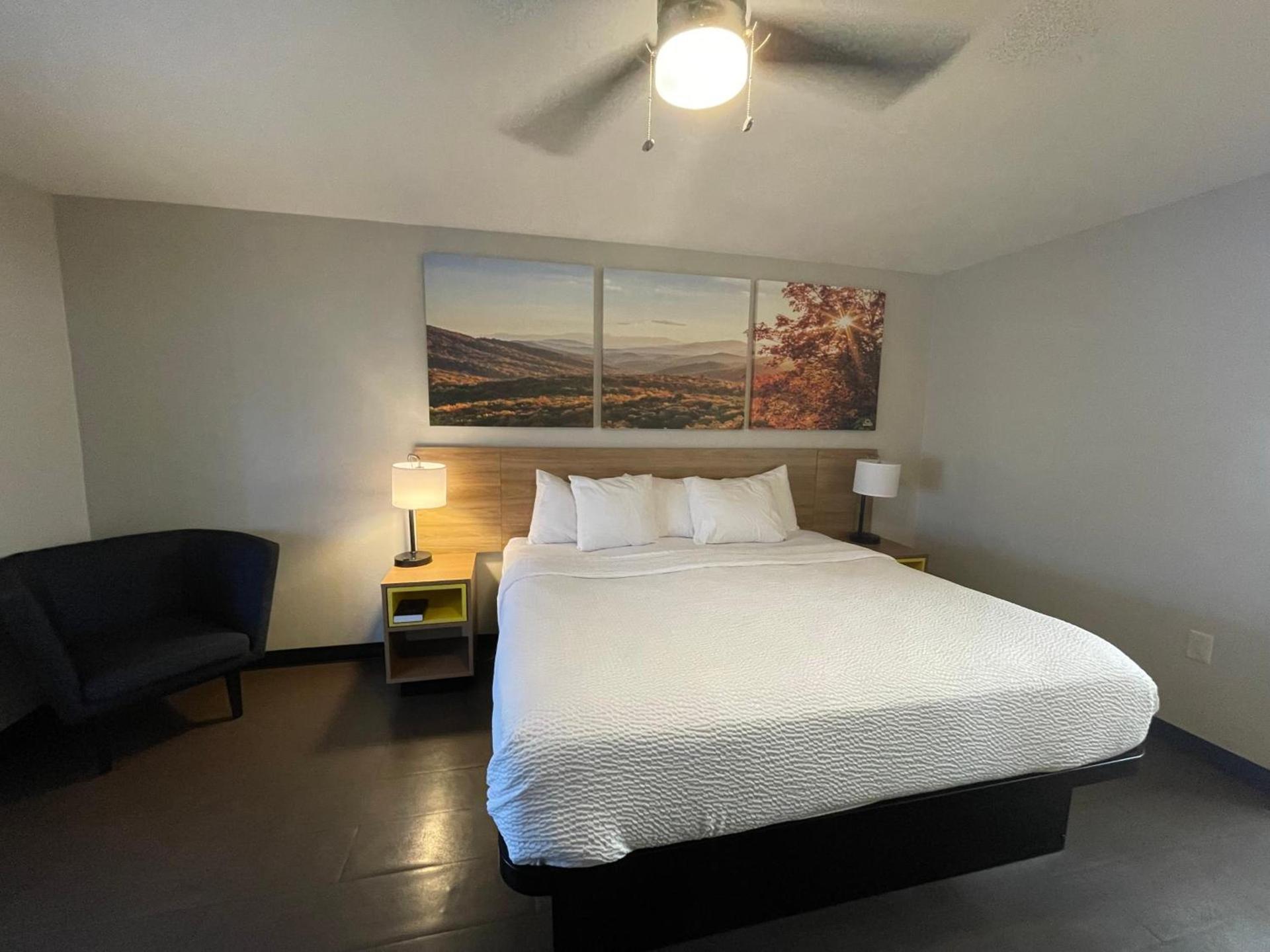Days Inn by Wyndham Holladay photo 51