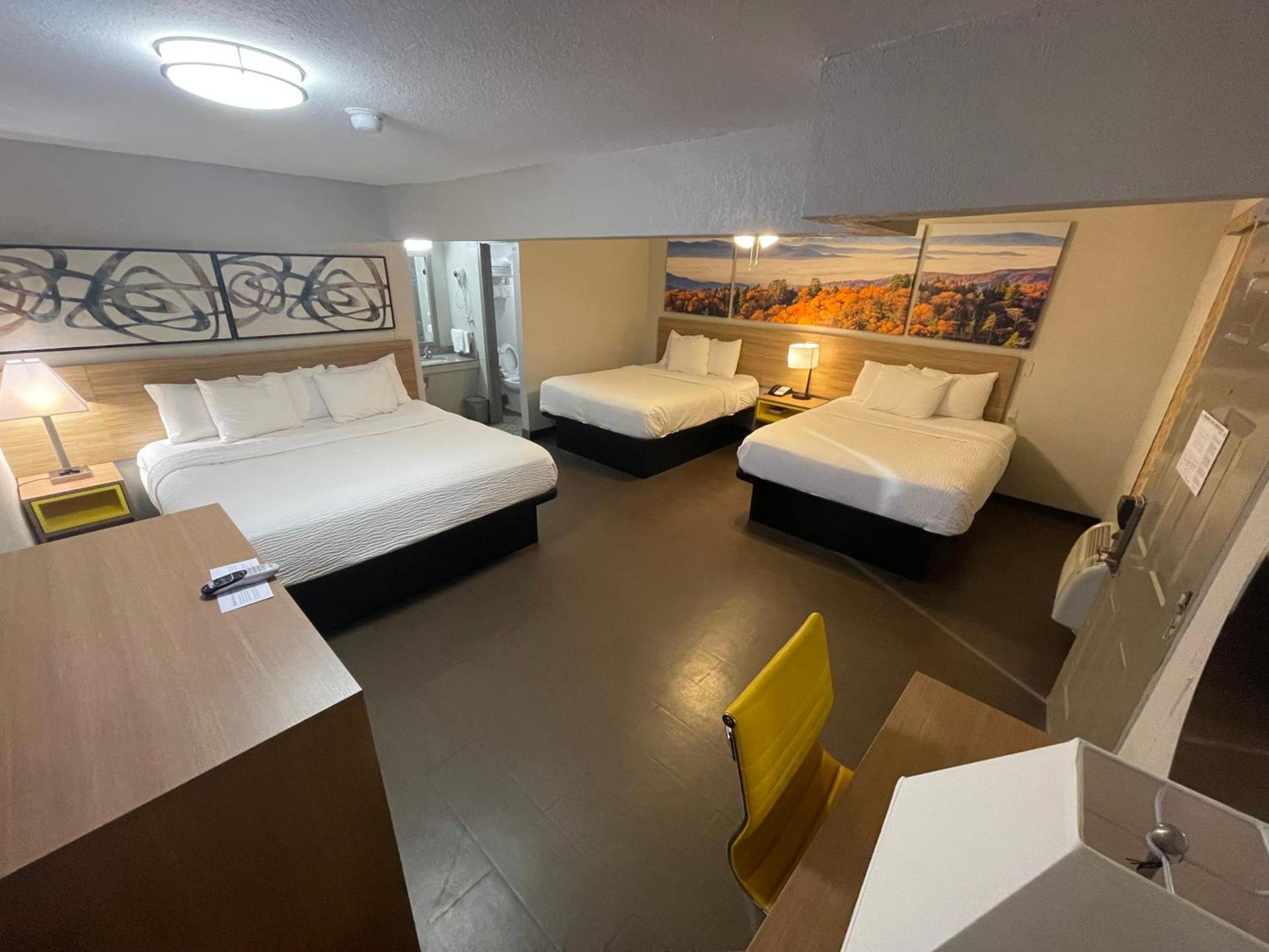 Days Inn by Wyndham Holladay photo 54