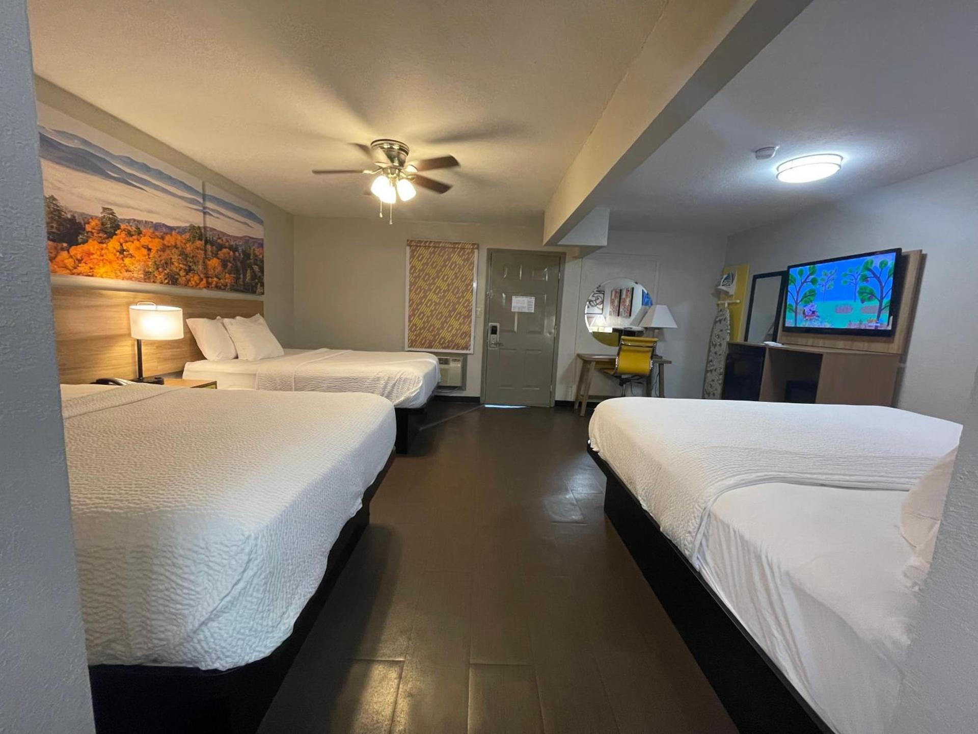 Days Inn by Wyndham Holladay photo 56