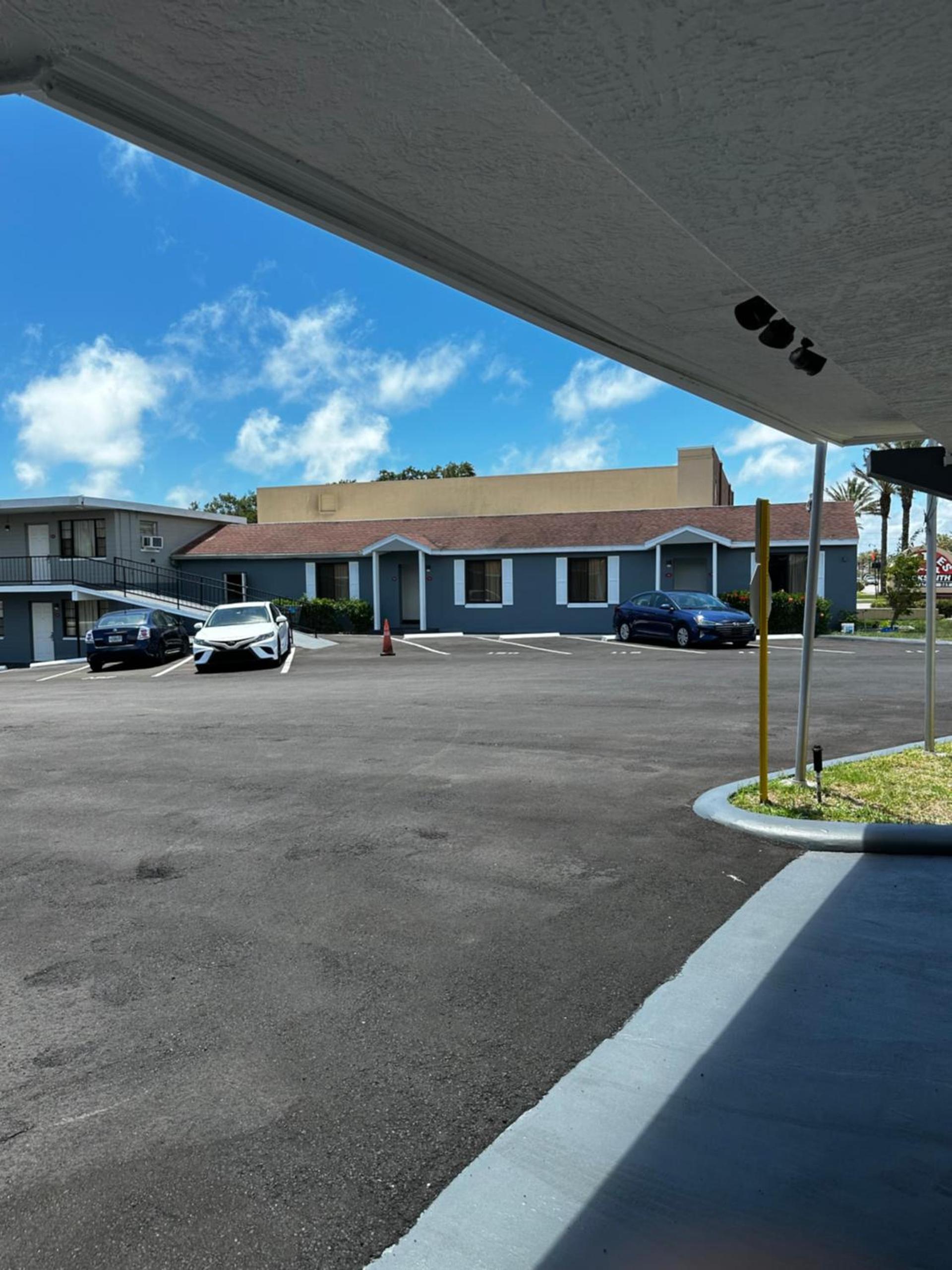 Red Carpet Inn Daytona Beach photo 3