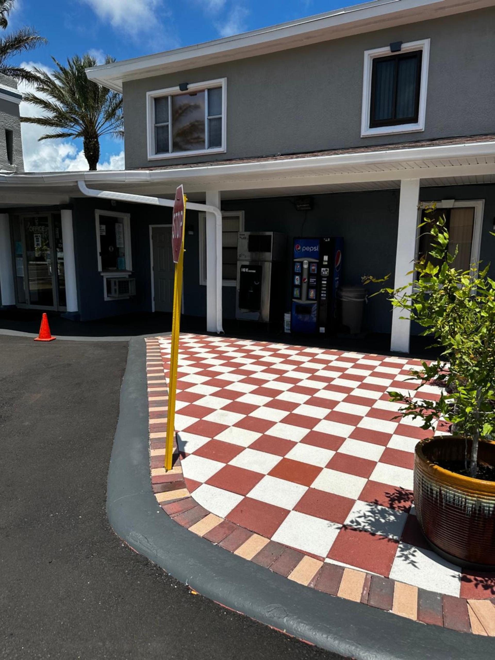 Red Carpet Inn Daytona Beach photo 25