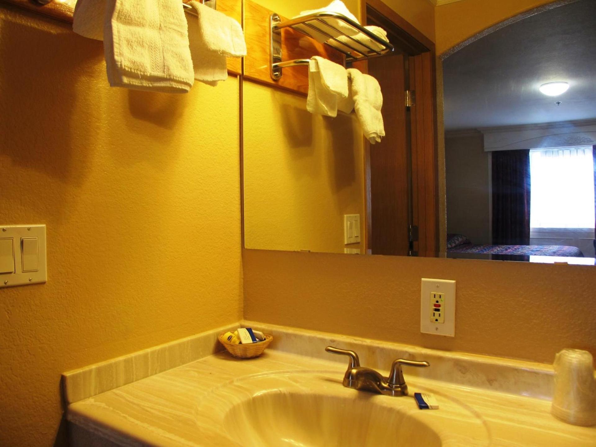 Merrill Field Inn photo 17