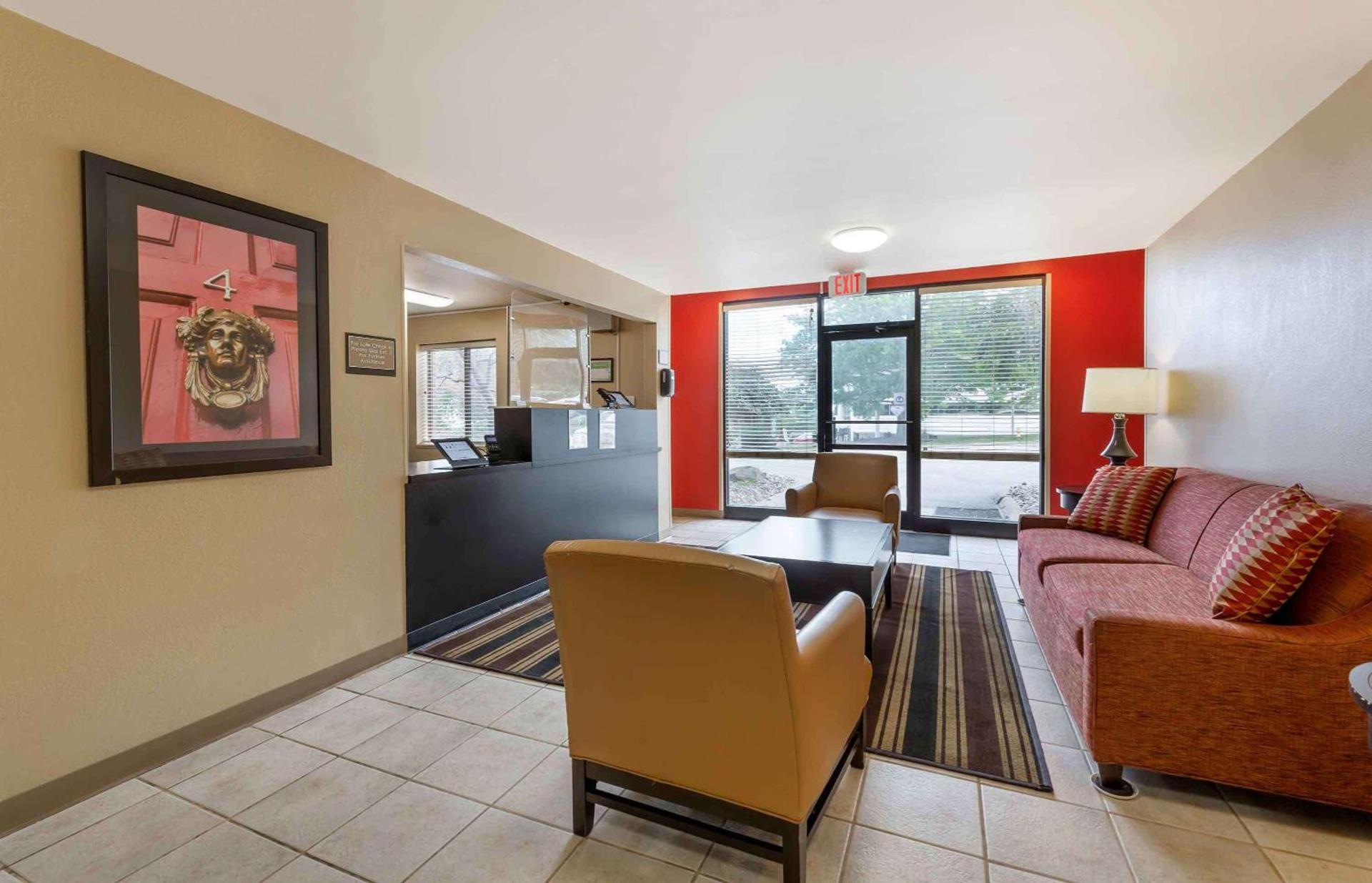 Suburban Studios Copley Akron West — hotel in Copley