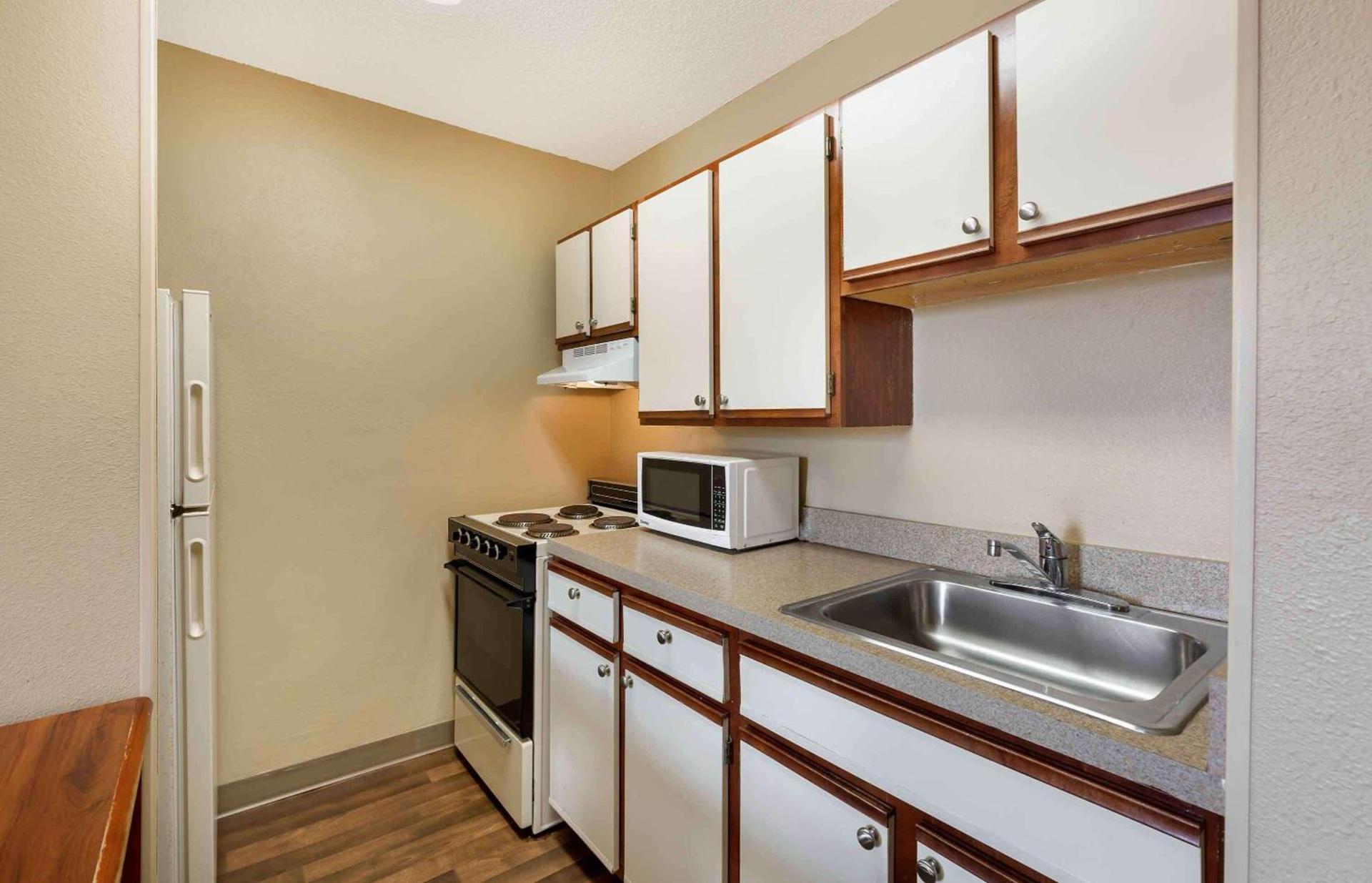 Suburban Studios Copley Akron West photo 31