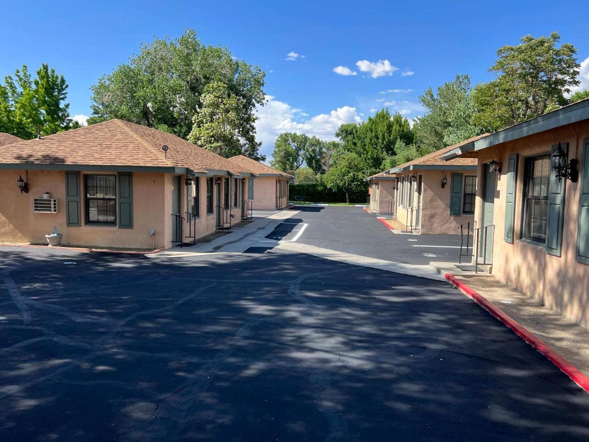 Bishop Elms Motel photo 11