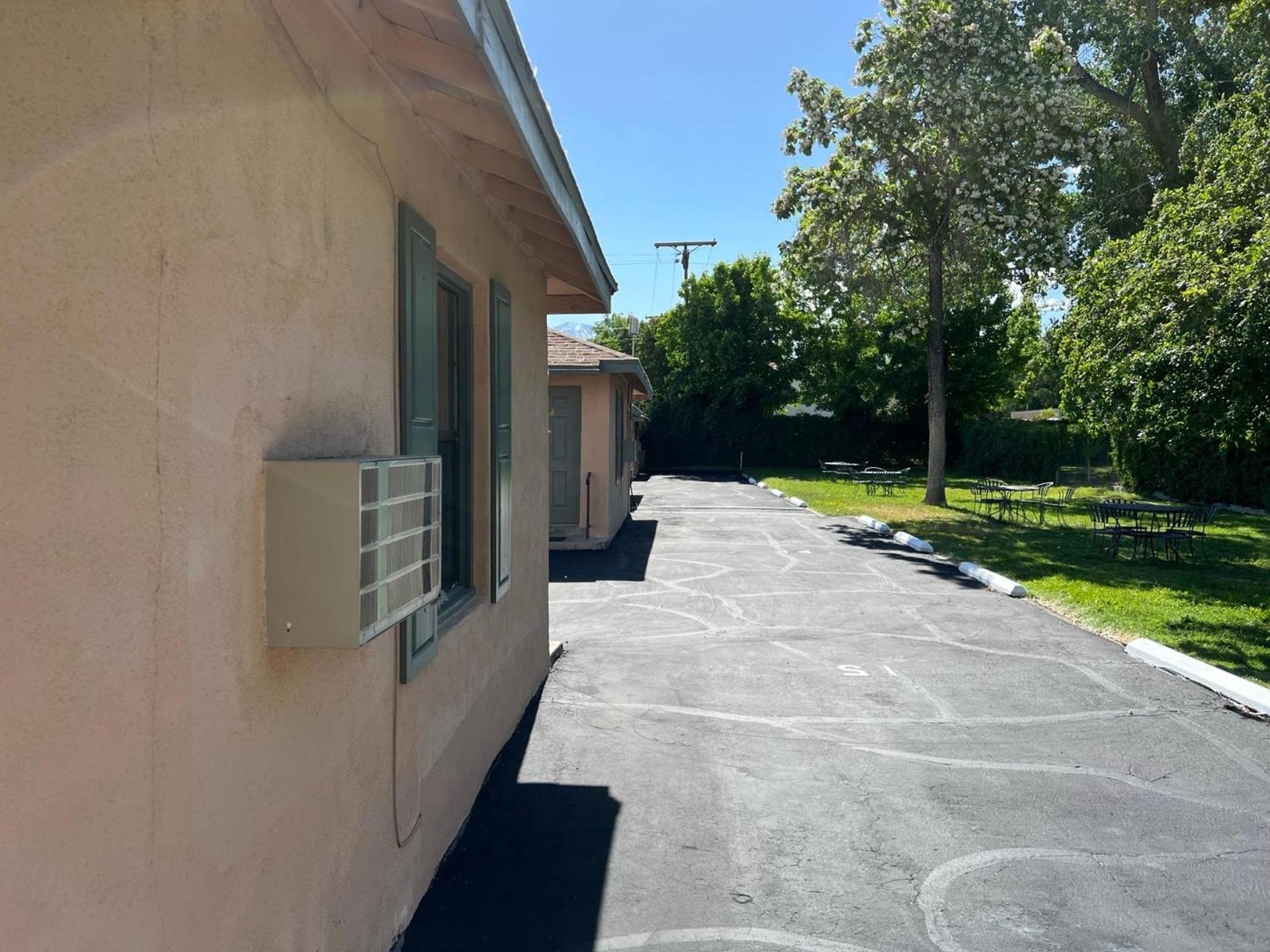 Bishop Elms Motel photo 5