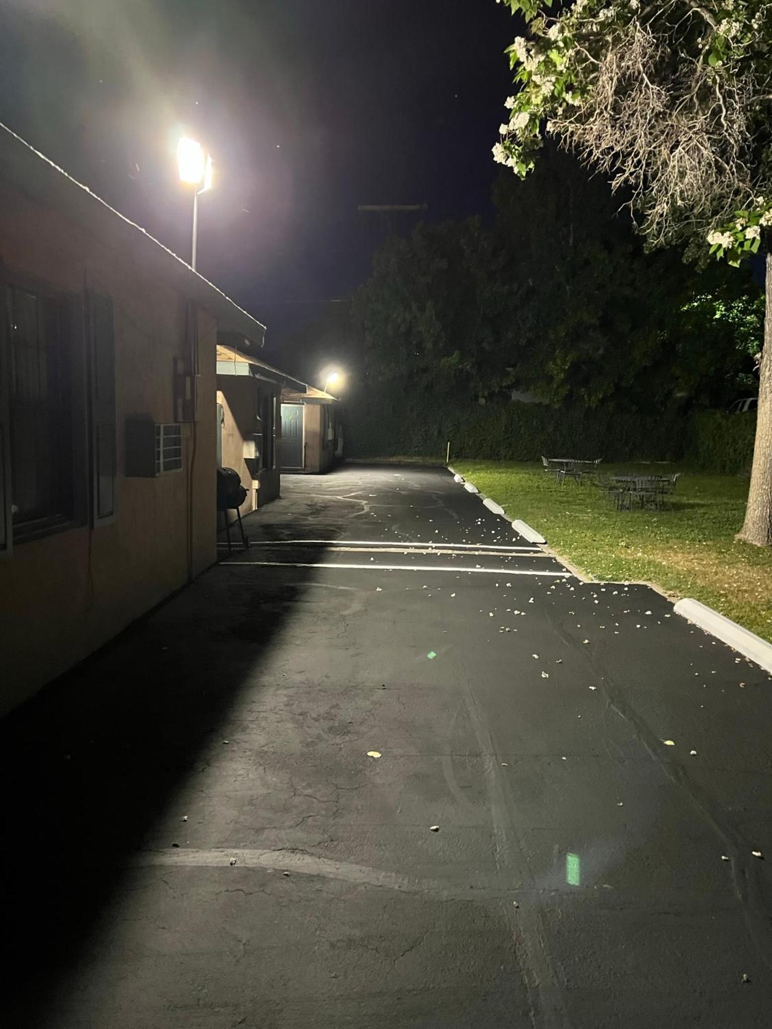 Bishop Elms Motel photo 2