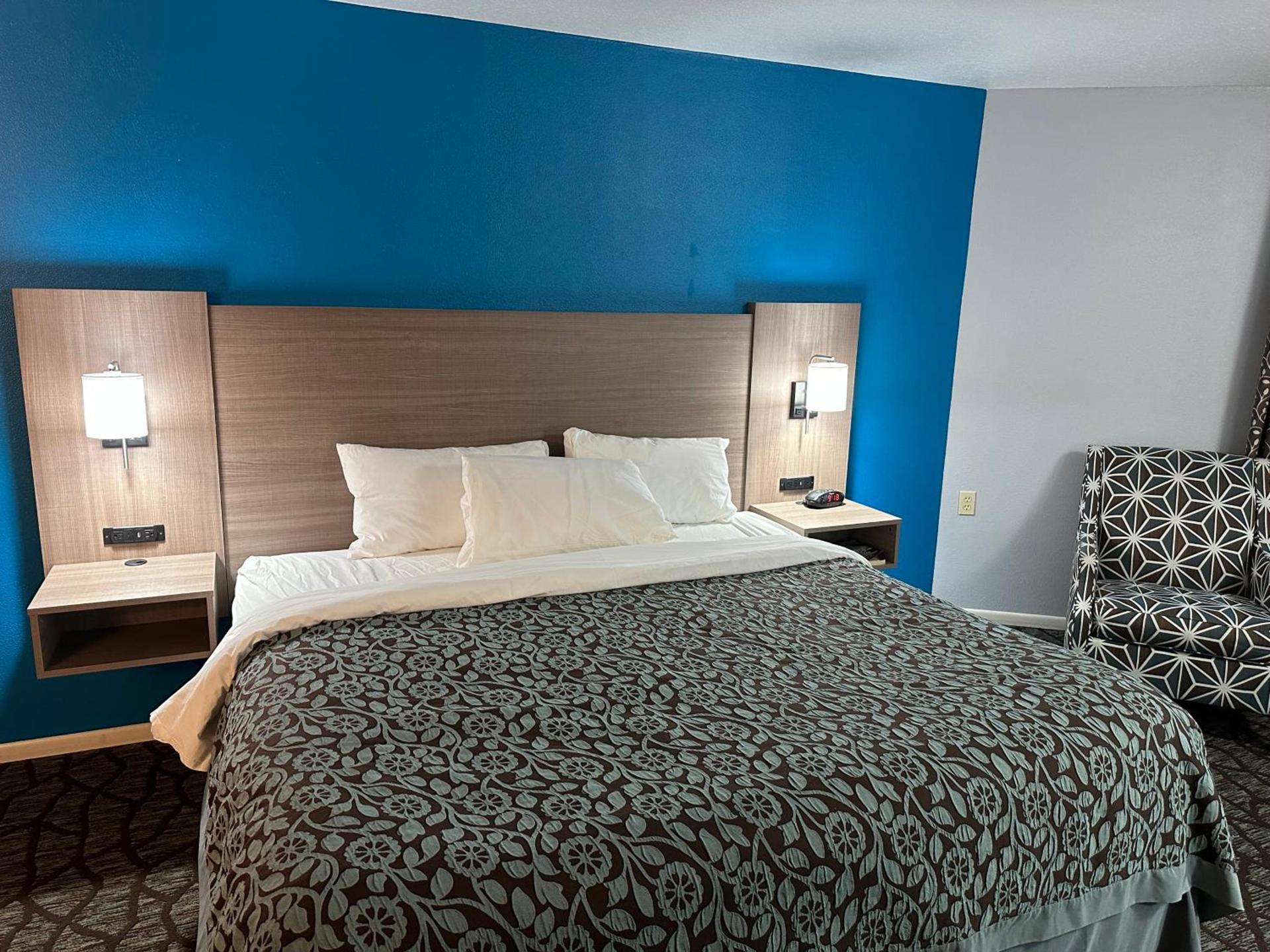 Baymont by Wyndham Manistee photo 11