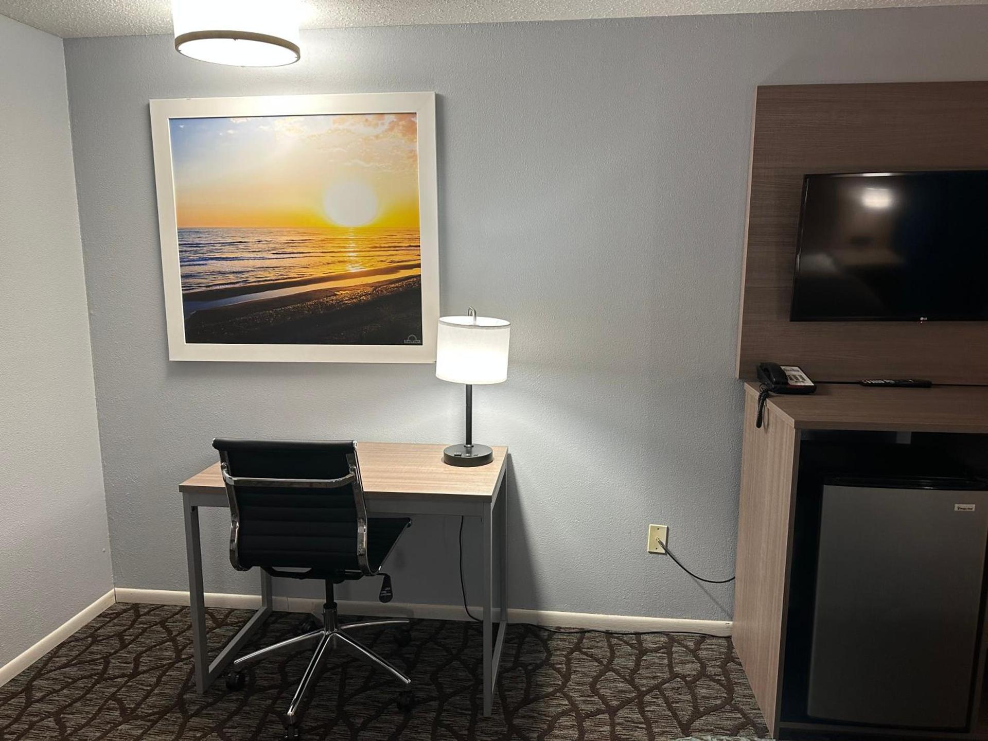 Baymont by Wyndham Manistee photo 17