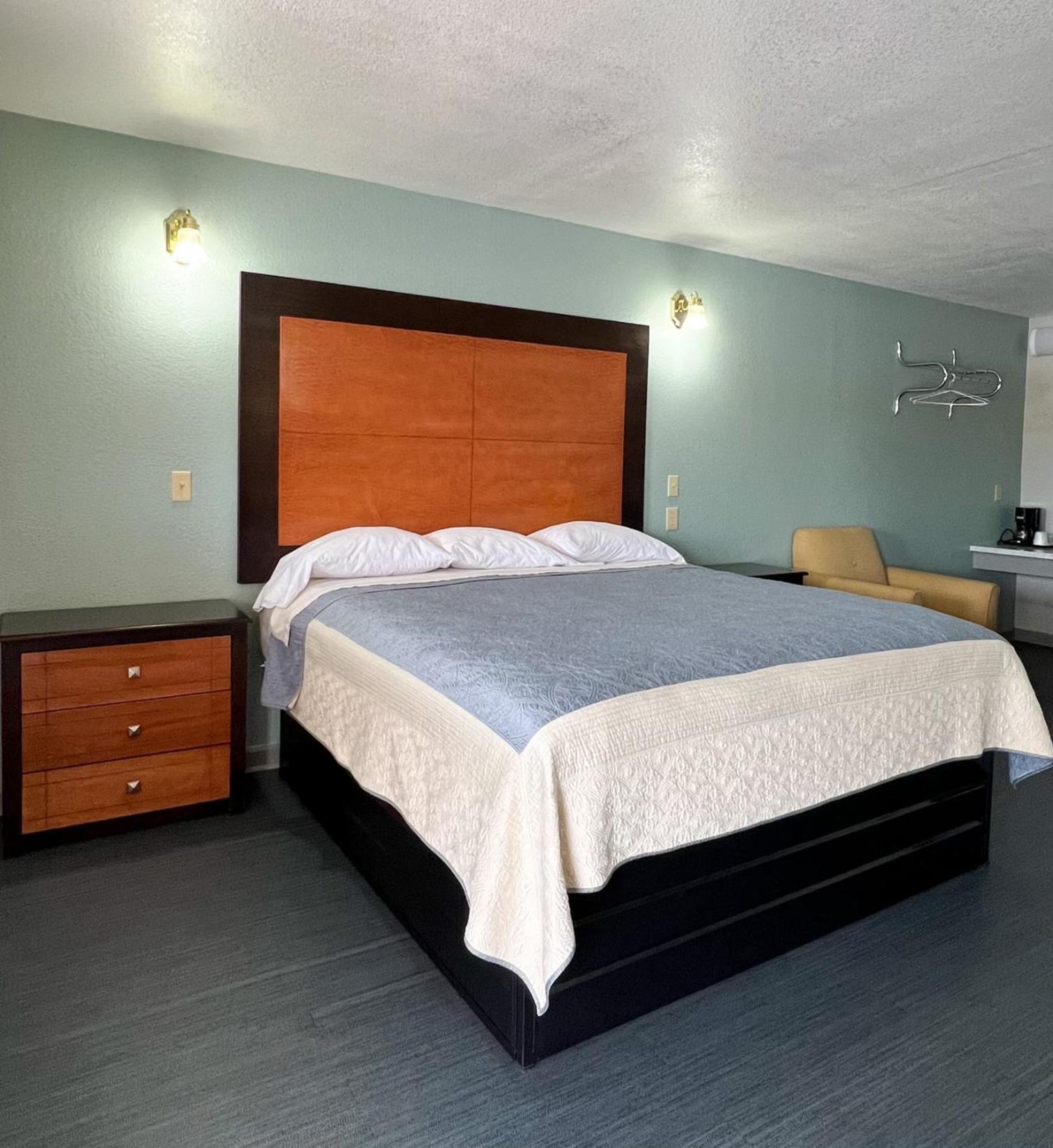 Regency Inn Bald Knob photo 1