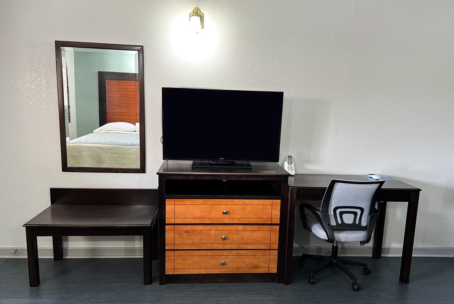 Regency Inn Bald Knob photo 6