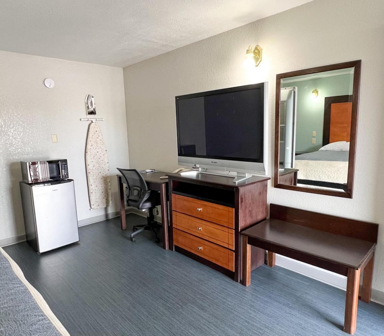Regency Inn Bald Knob photo 3