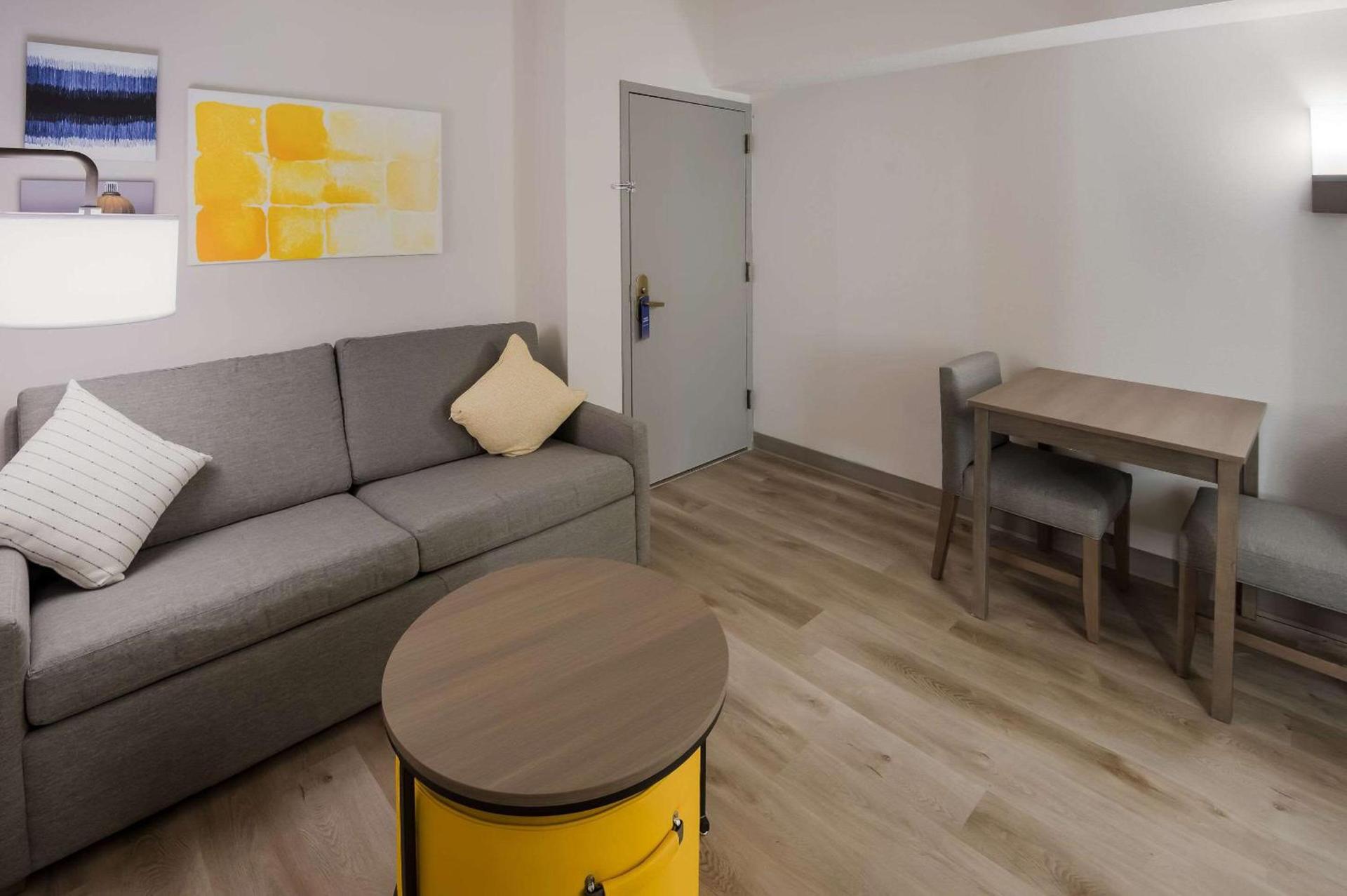 Comfort Inn & Suites Fishers - Indianapolis photo 31