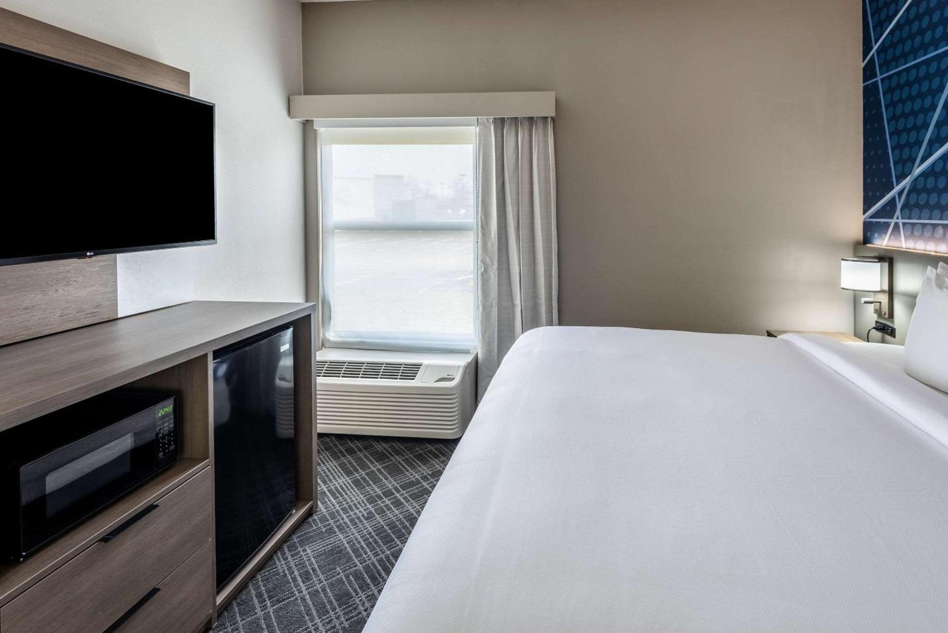 Comfort Inn & Suites Fishers - Indianapolis photo 32