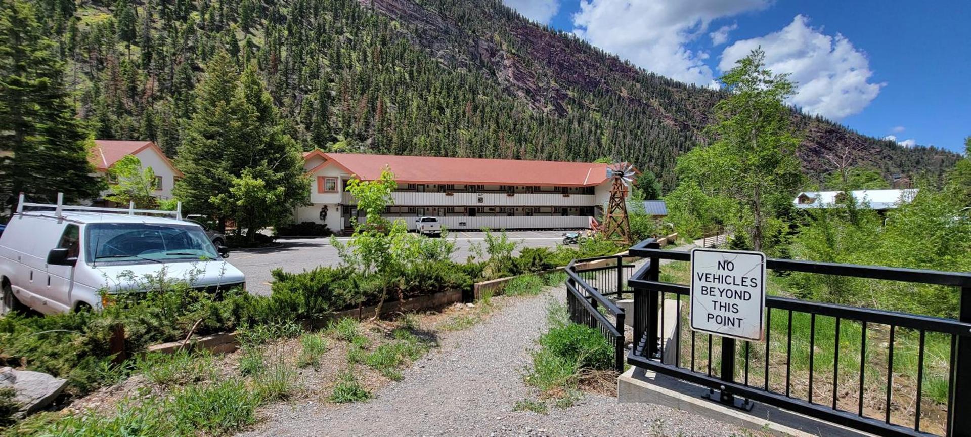 Hot Springs Inn photo 2