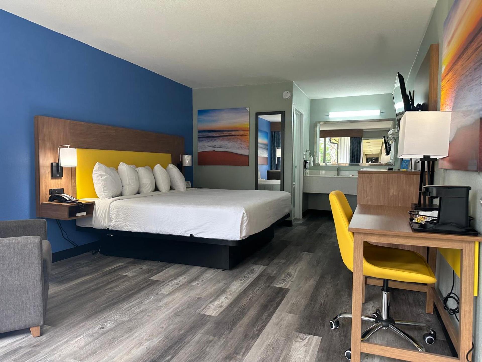 Days Inn & Suites by Wyndham Jennings photo 31