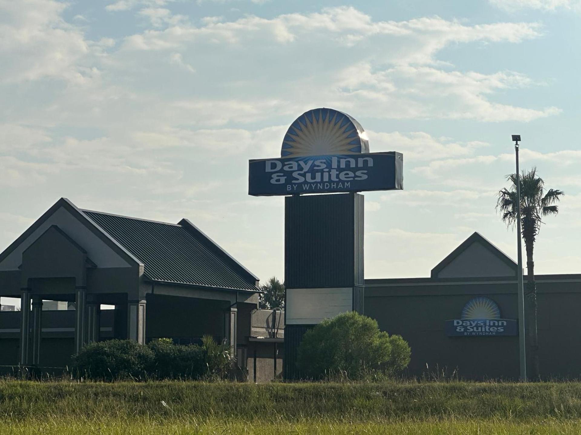 Days Inn & Suites by Wyndham Jennings photo 36