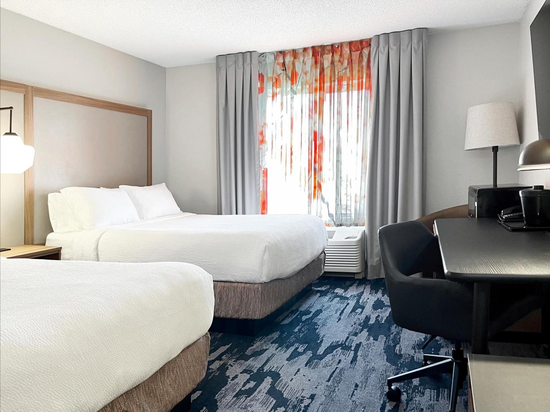 Fairfield Inn & Suites by Marriott Rogers photo 4