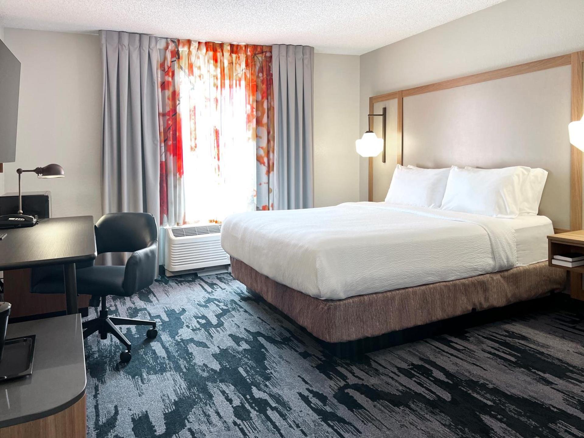 Fairfield Inn & Suites by Marriott Rogers photo 2