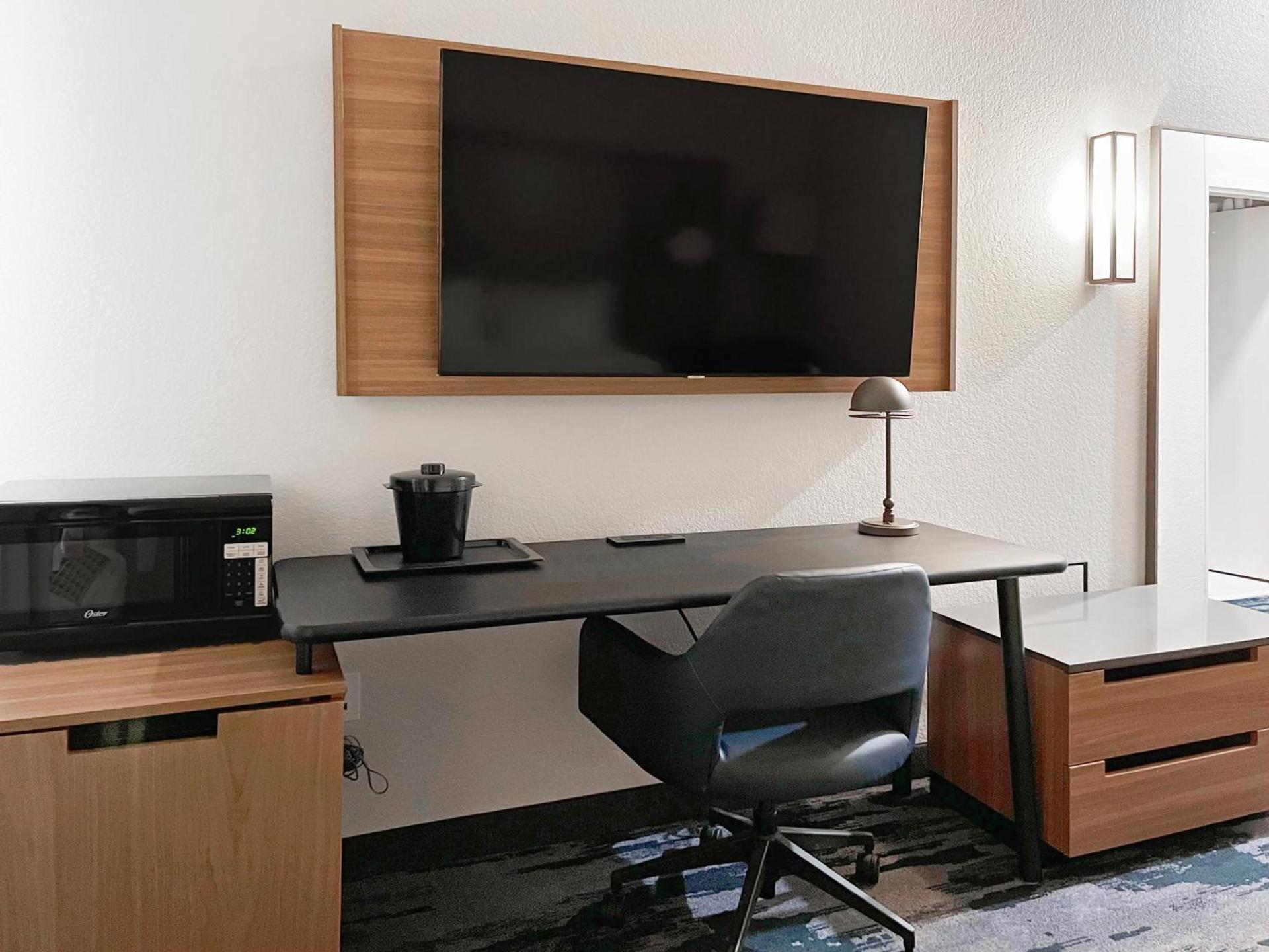 Fairfield Inn & Suites by Marriott Rogers photo 5