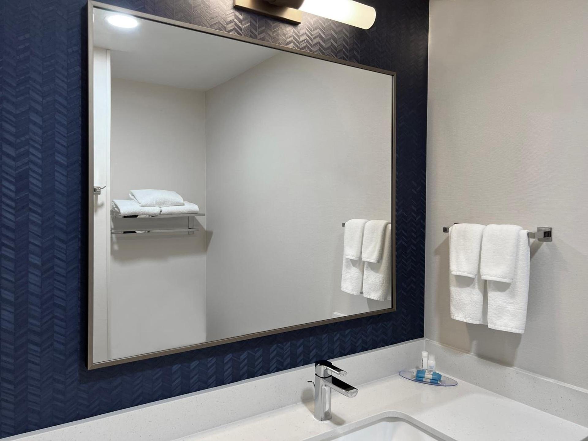 Fairfield Inn & Suites by Marriott Rogers photo 7