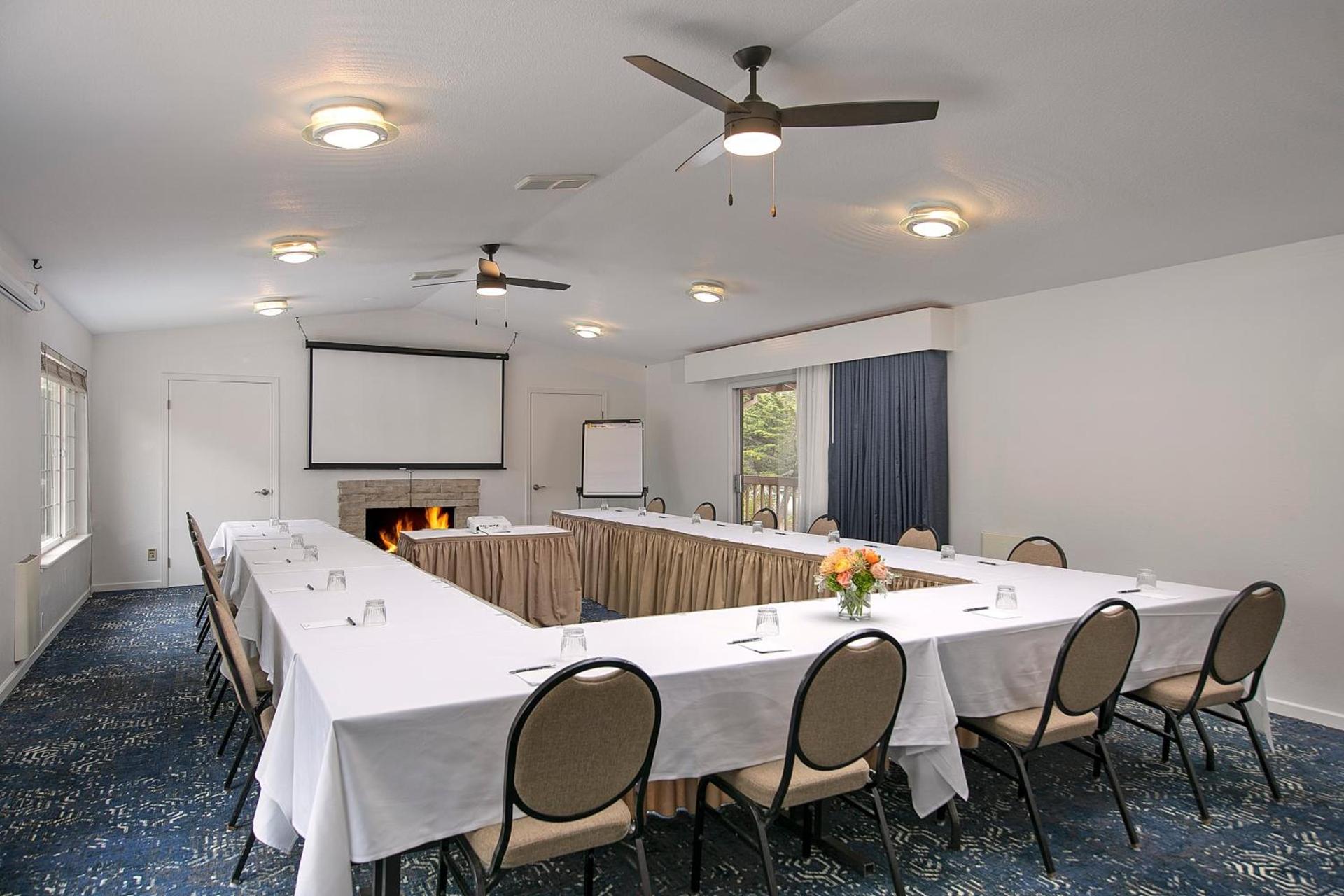 Half Moon Bay Lodge photo 16