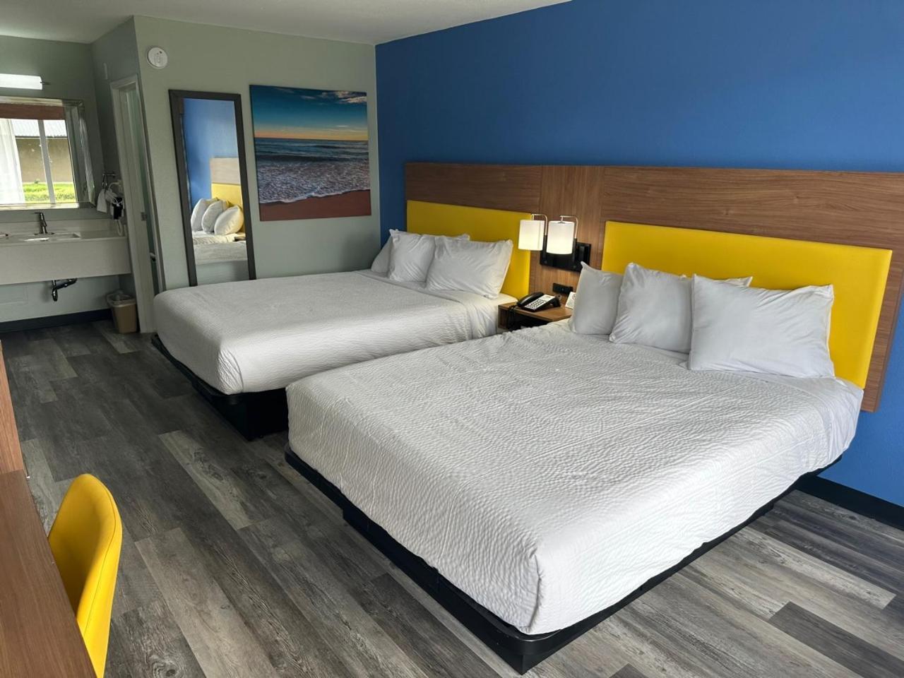 Days Inn & Suites by Wyndham Jennings photo 41