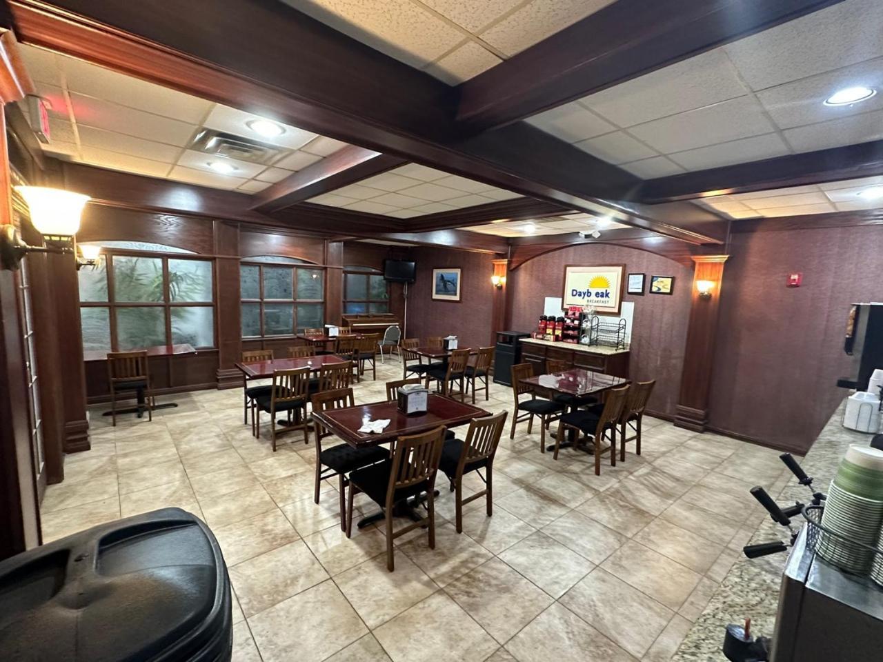 Days Inn & Suites by Wyndham Jennings photo 43