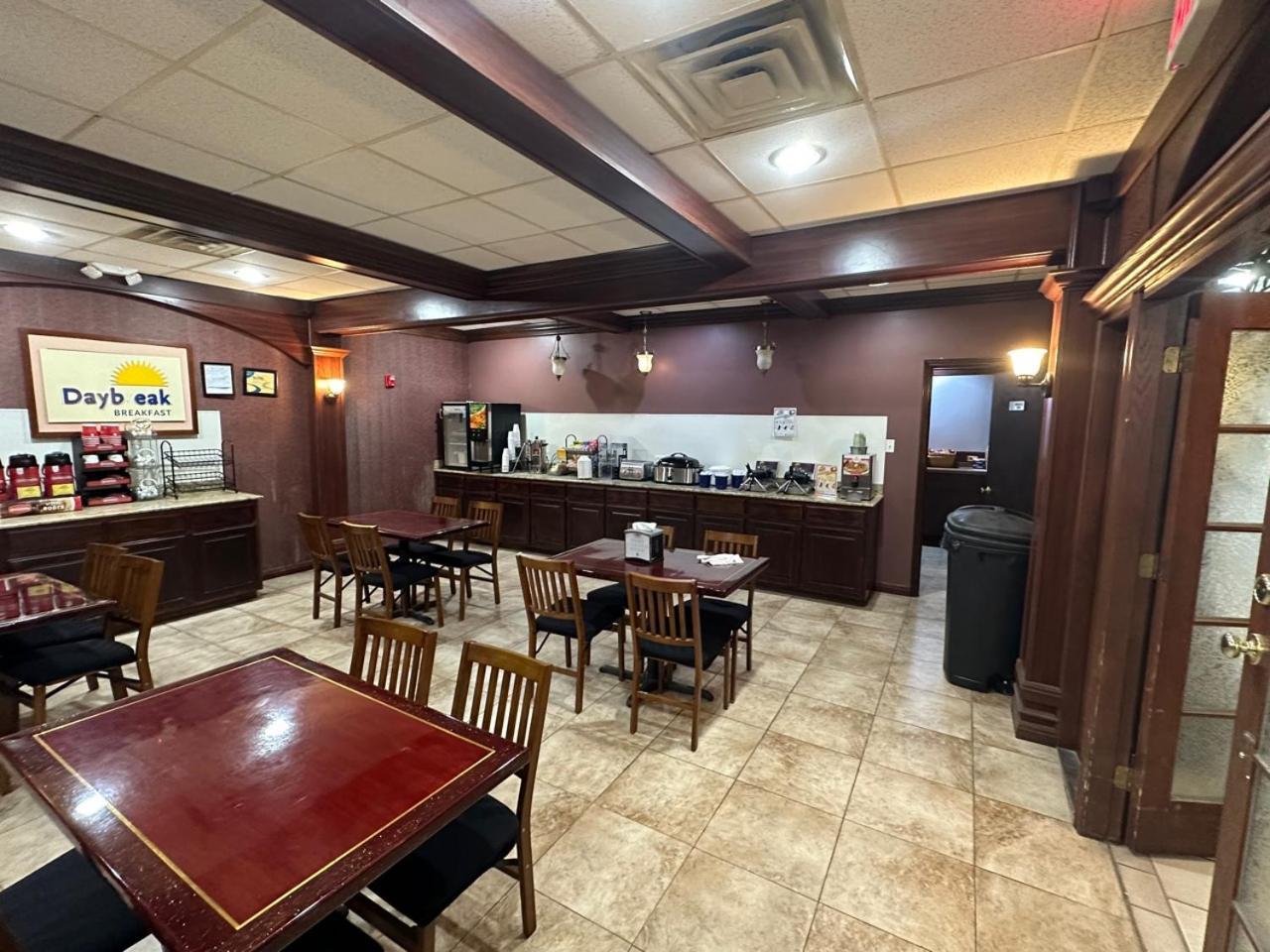 Days Inn & Suites by Wyndham Jennings photo 44