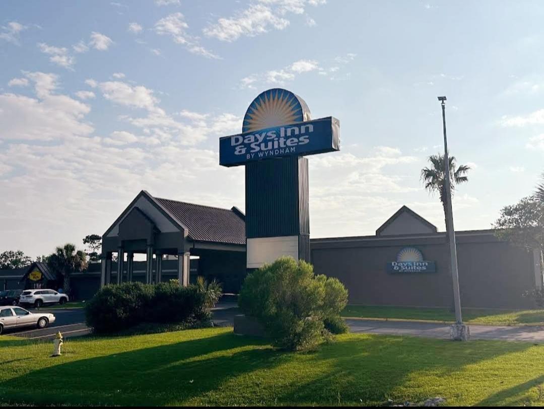 Days Inn & Suites by Wyndham Jennings photo 30