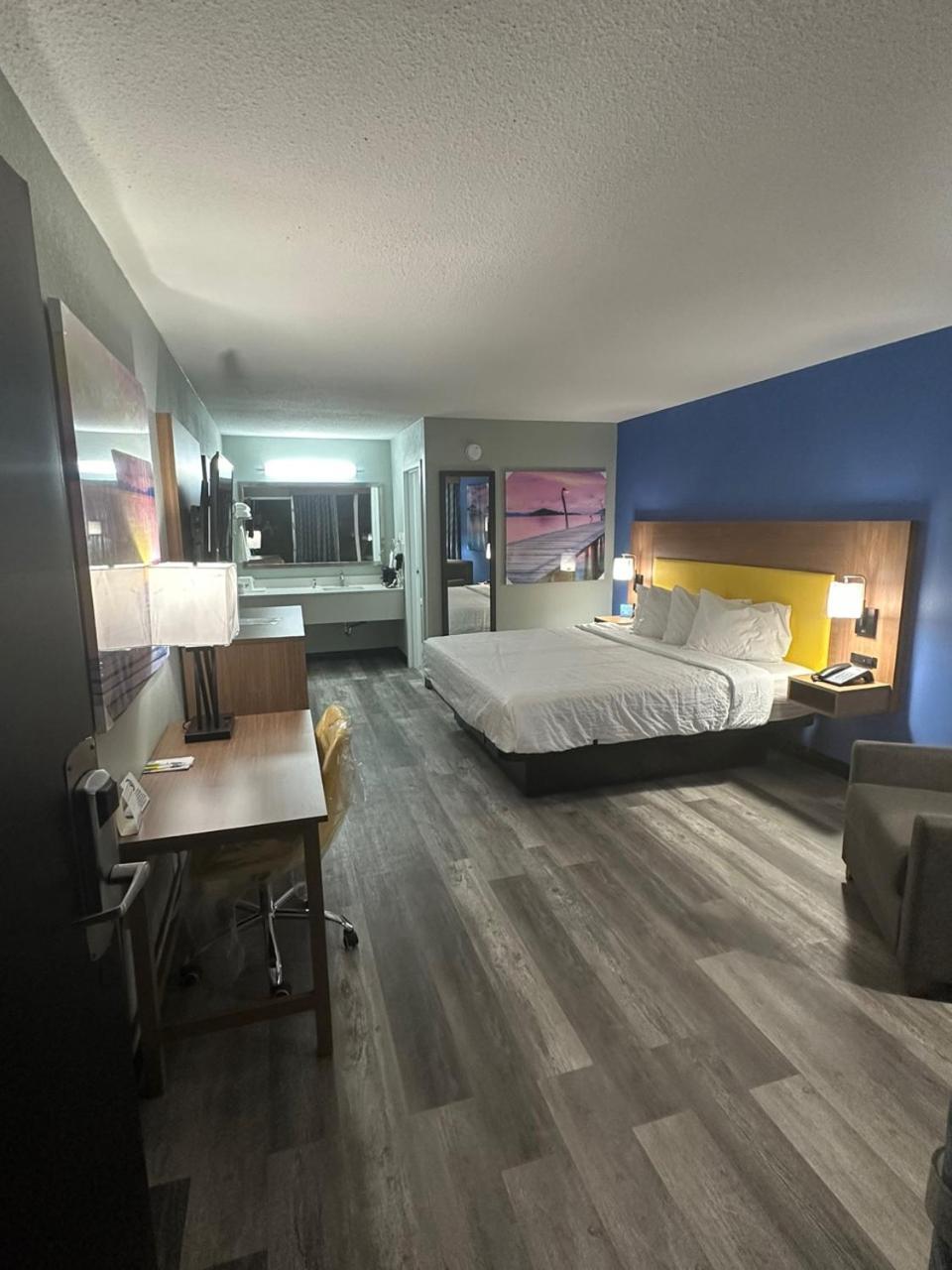 Days Inn & Suites by Wyndham Jennings photo 47