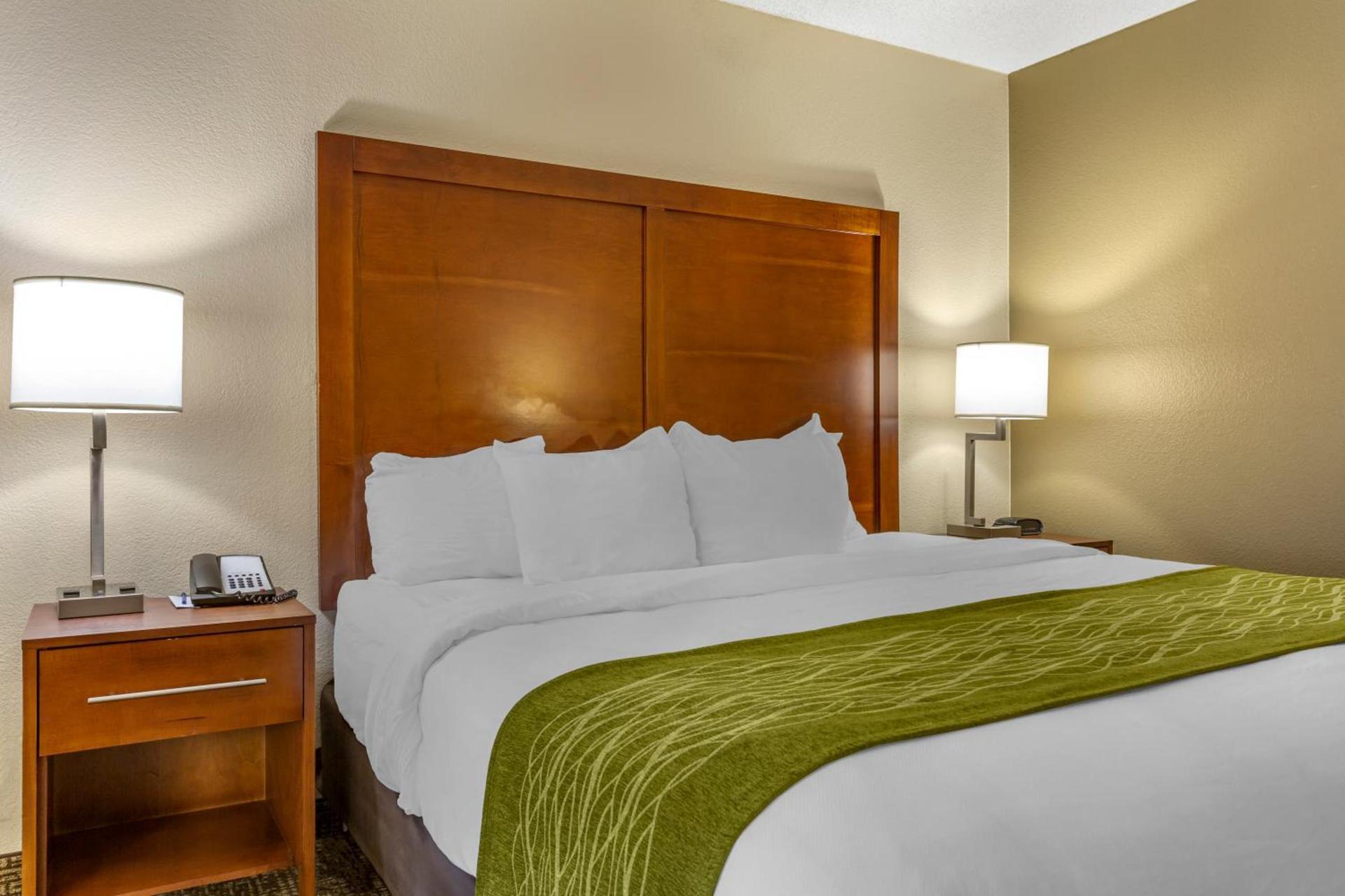 Comfort Inn & Suites Phoenix North - Deer Valley photo 30