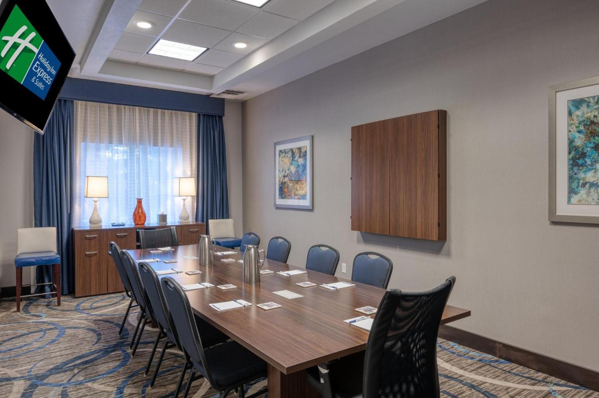 Holiday Inn Express and Suites Edwardsville by IHG photo 16