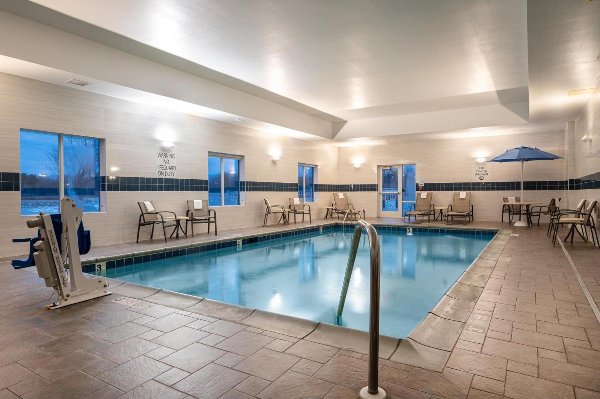 Holiday Inn Express and Suites Edwardsville by IHG photo 43