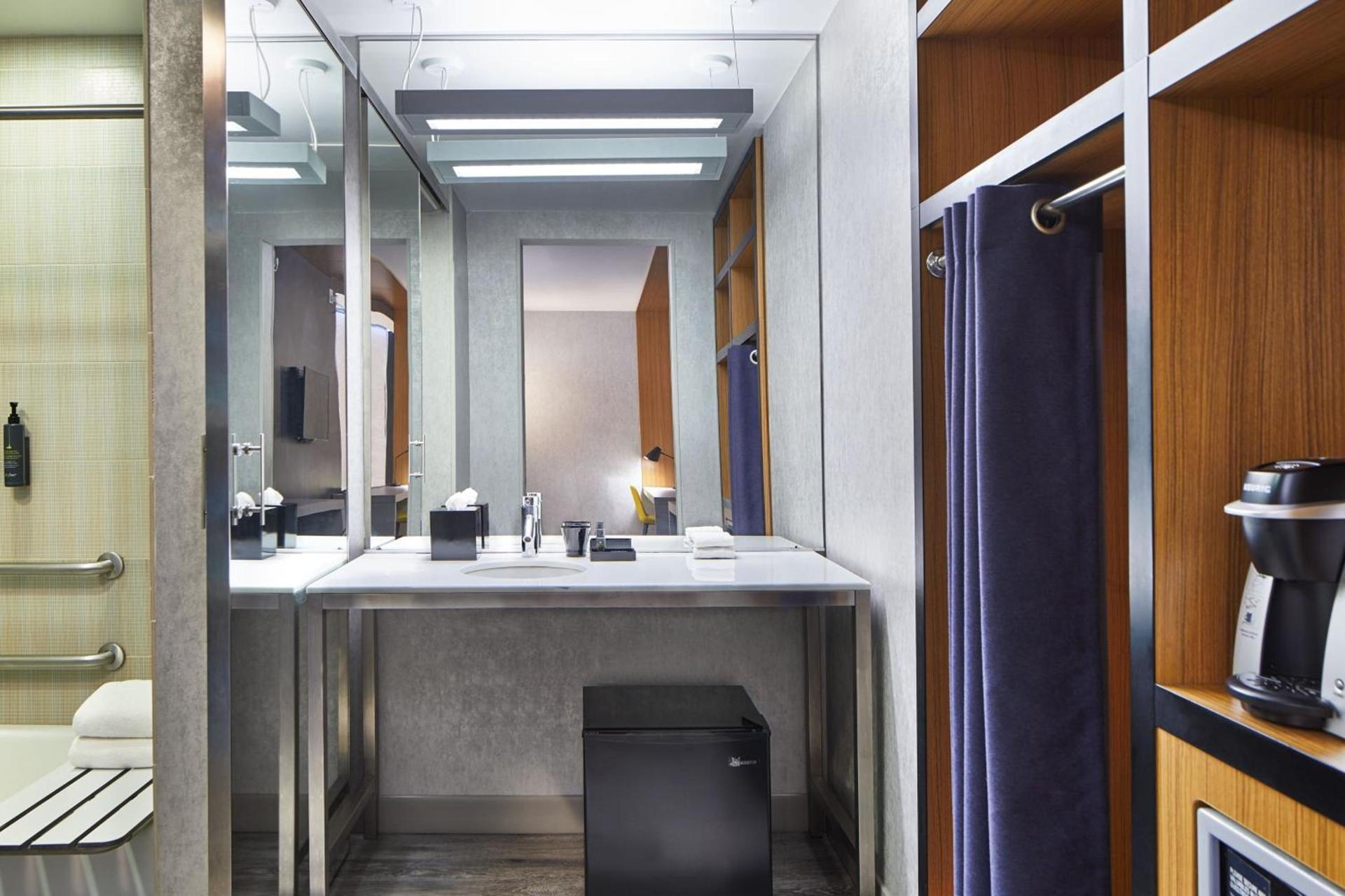 Aloft by Marriott Dulles Airport North photo 16