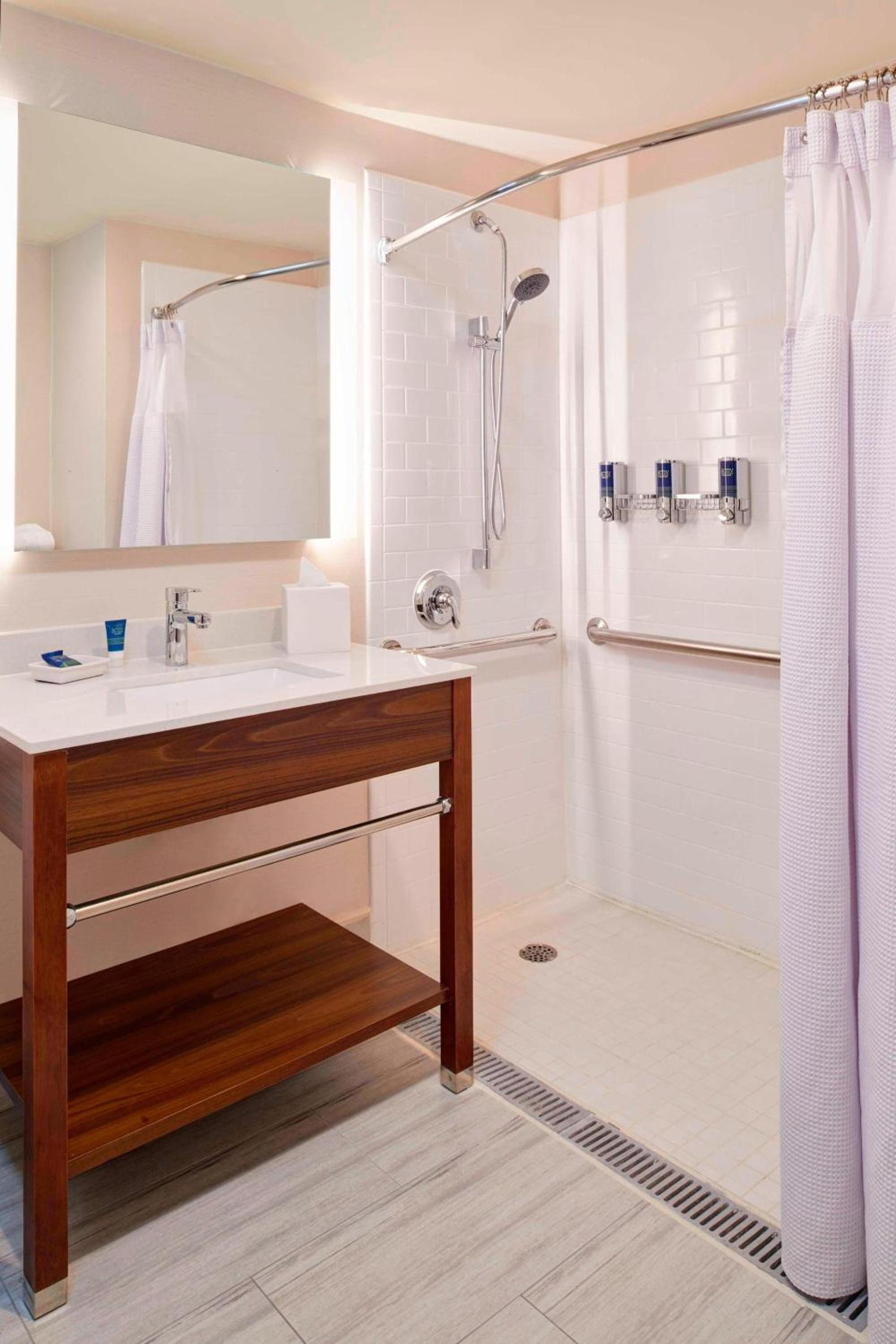 Four Points by Sheraton Detroit Novi photo 3