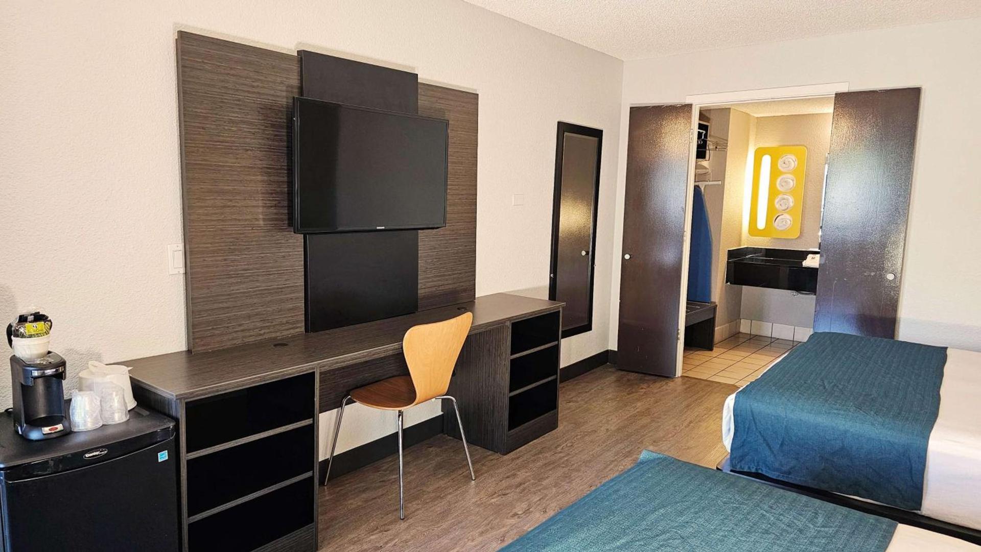 Motel 6-Anaheim, CA - Maingate photo 15