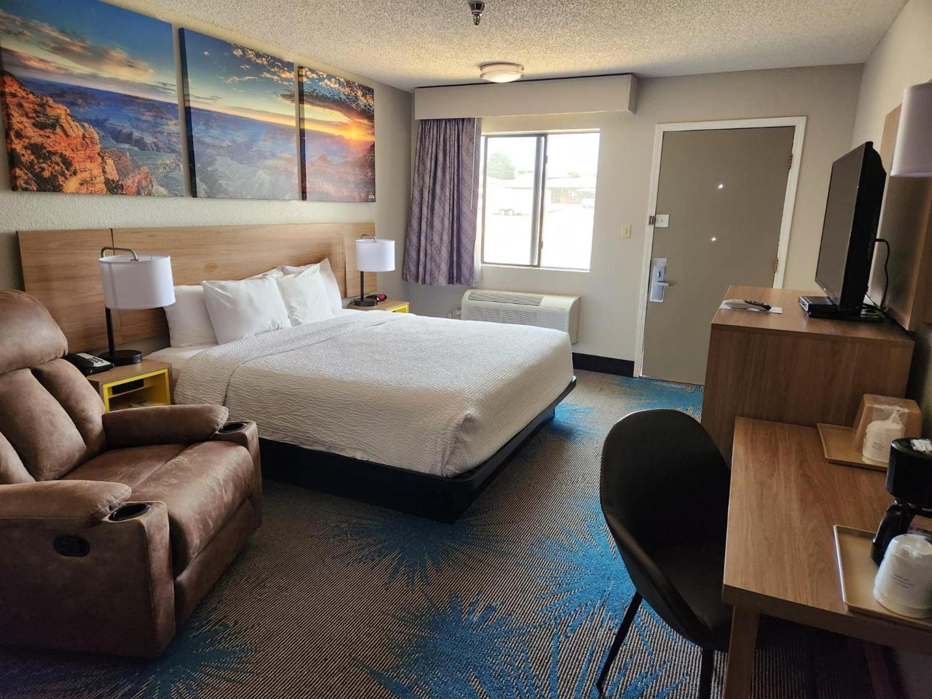 Days Inn by Wyndham Tucumcari photo 29